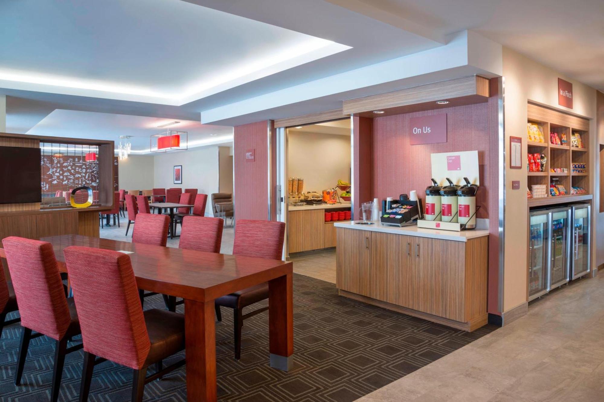 Hotel Towneplace By Marriott Kanata