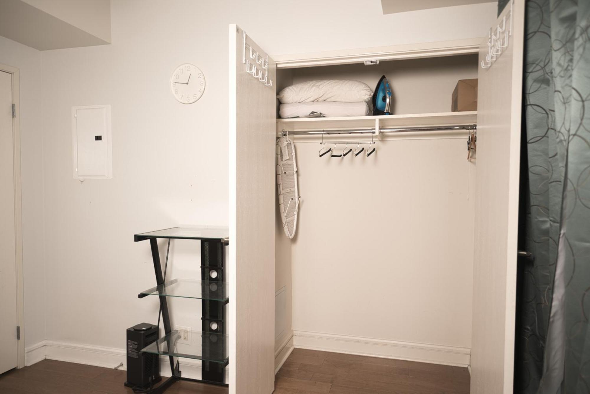 Homestay Minimum One Month In Fairly New 2 Rooms, 2 Bathrooms Ottawa
