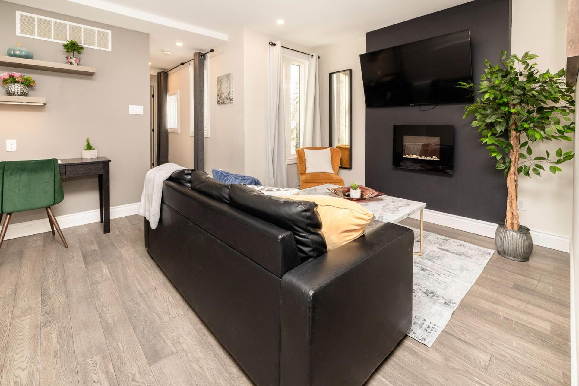 Pet-friendly 2br - Near University