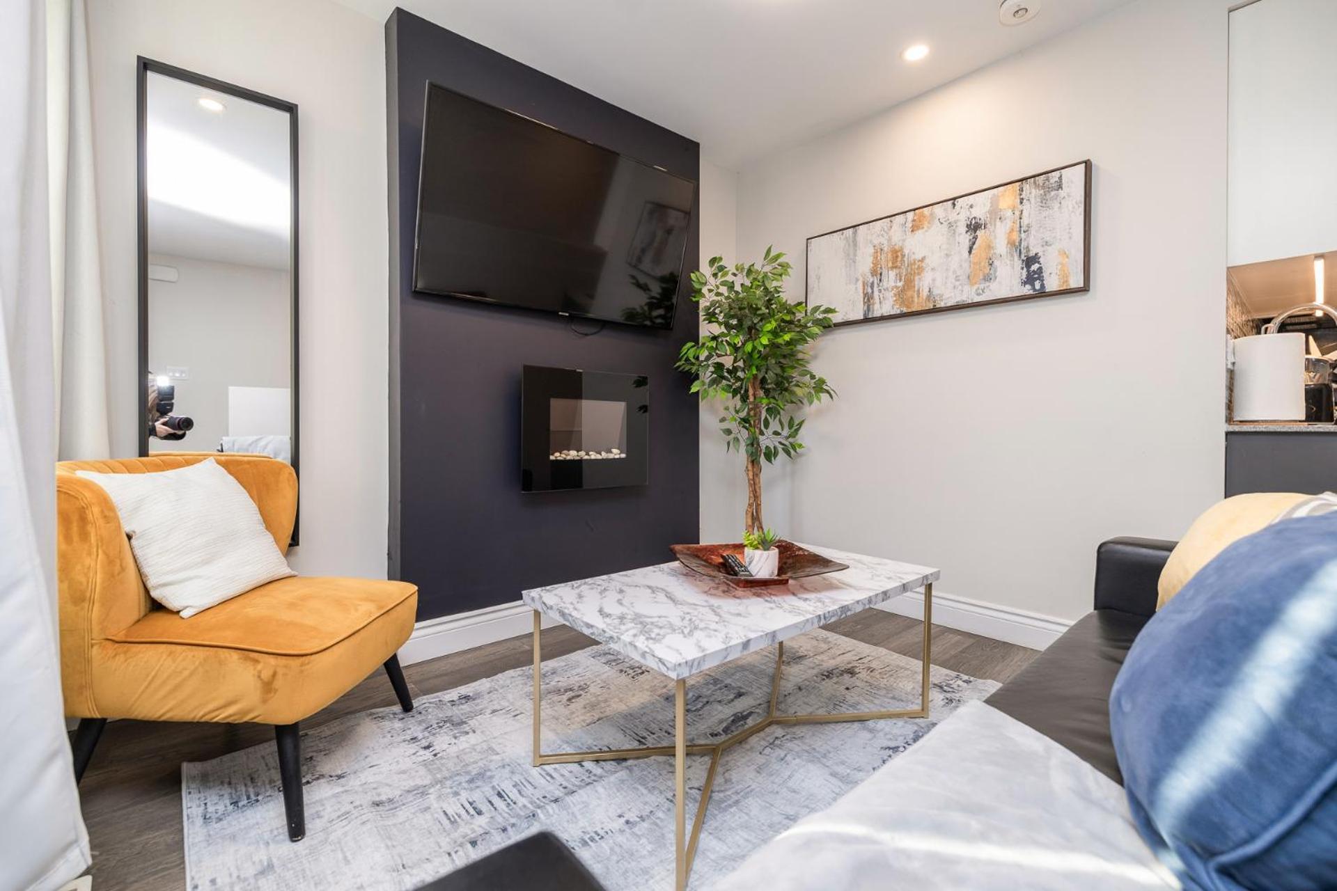Pet-friendly 2br - Near University Apartment *