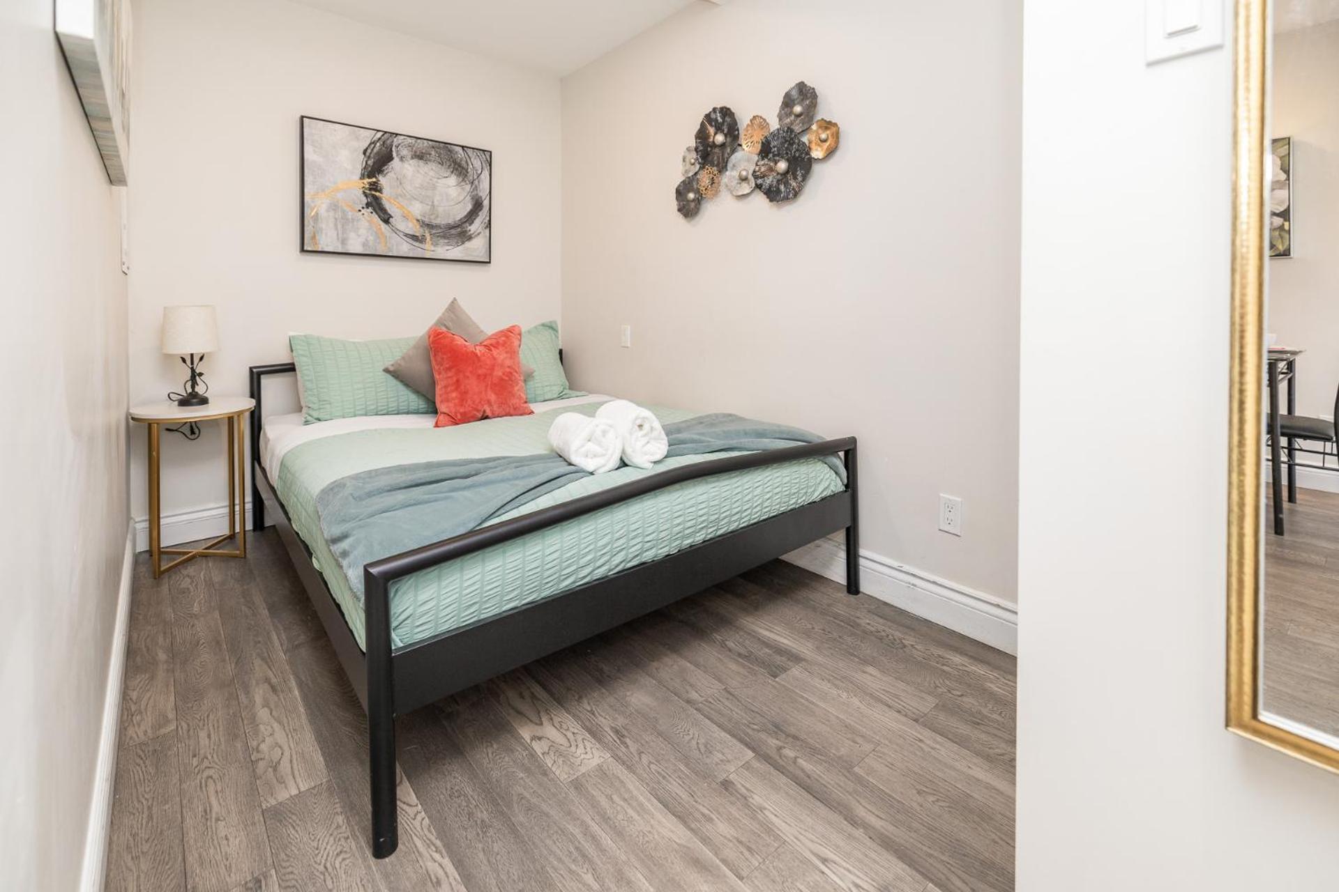 Pet-friendly 2br - Near University *