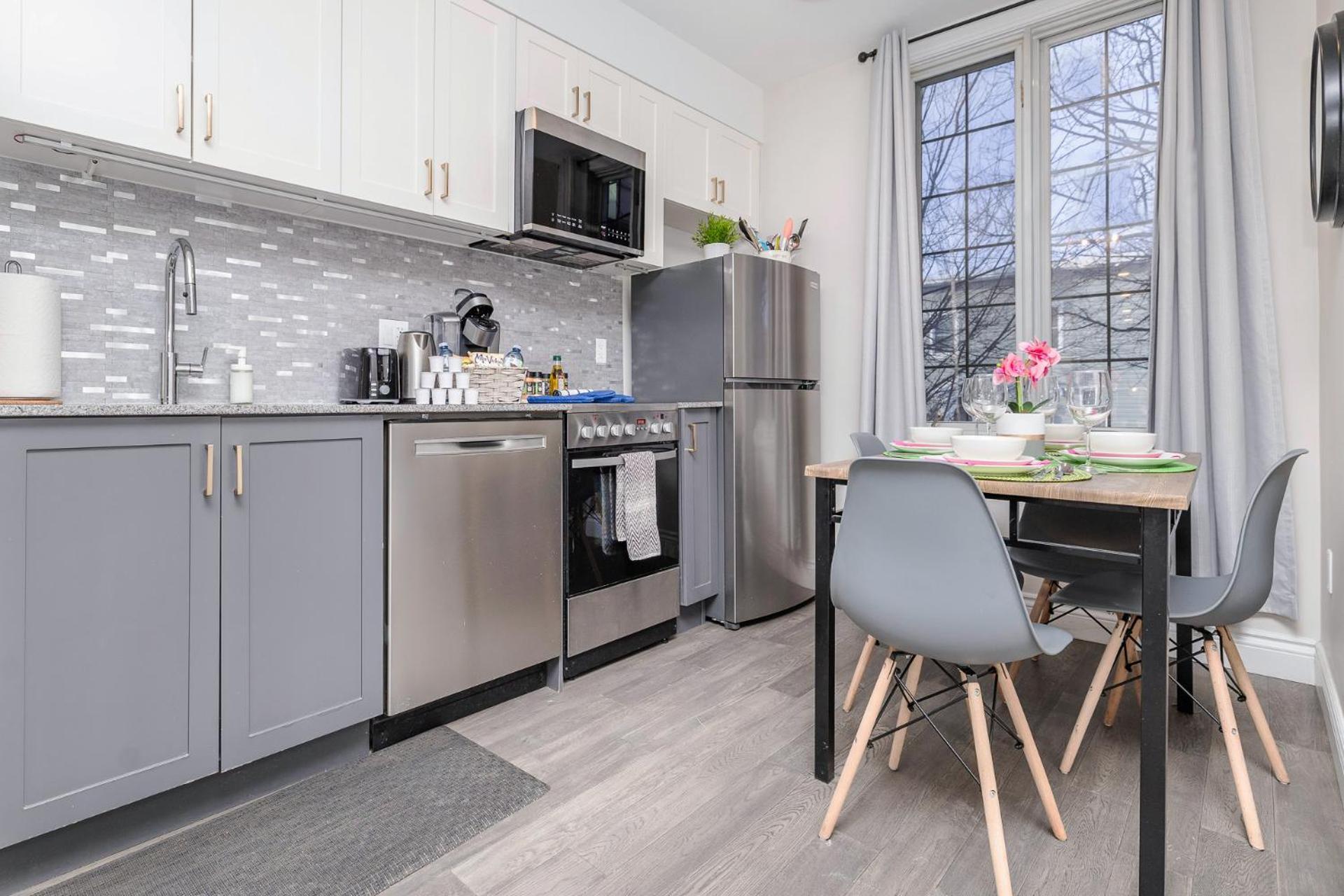 Apartment Modern 2br With Pet Friendly - Near *