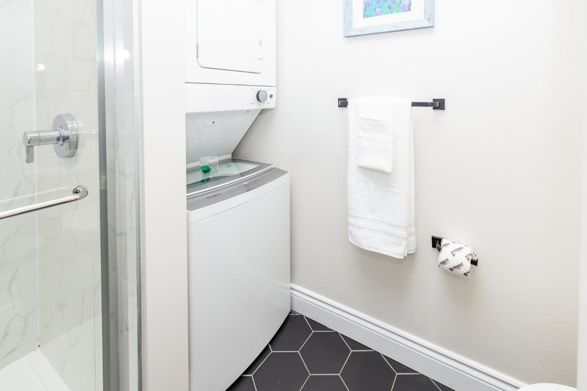 Apartment Modern 2br With Pet Friendly - Near Ottawa