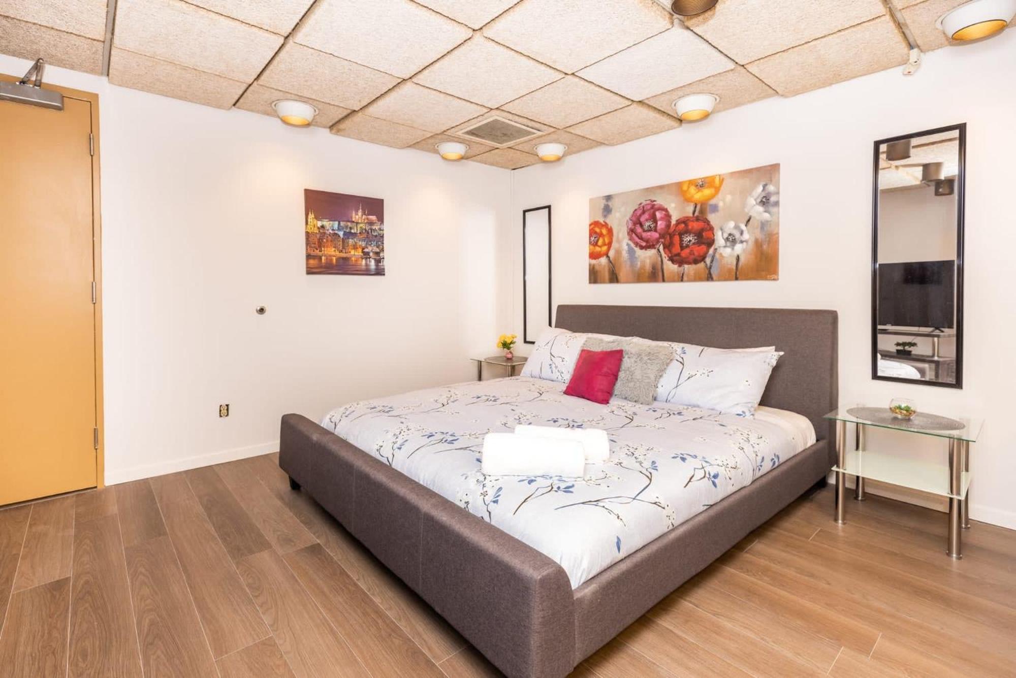 King Bed - Close To Chinatown