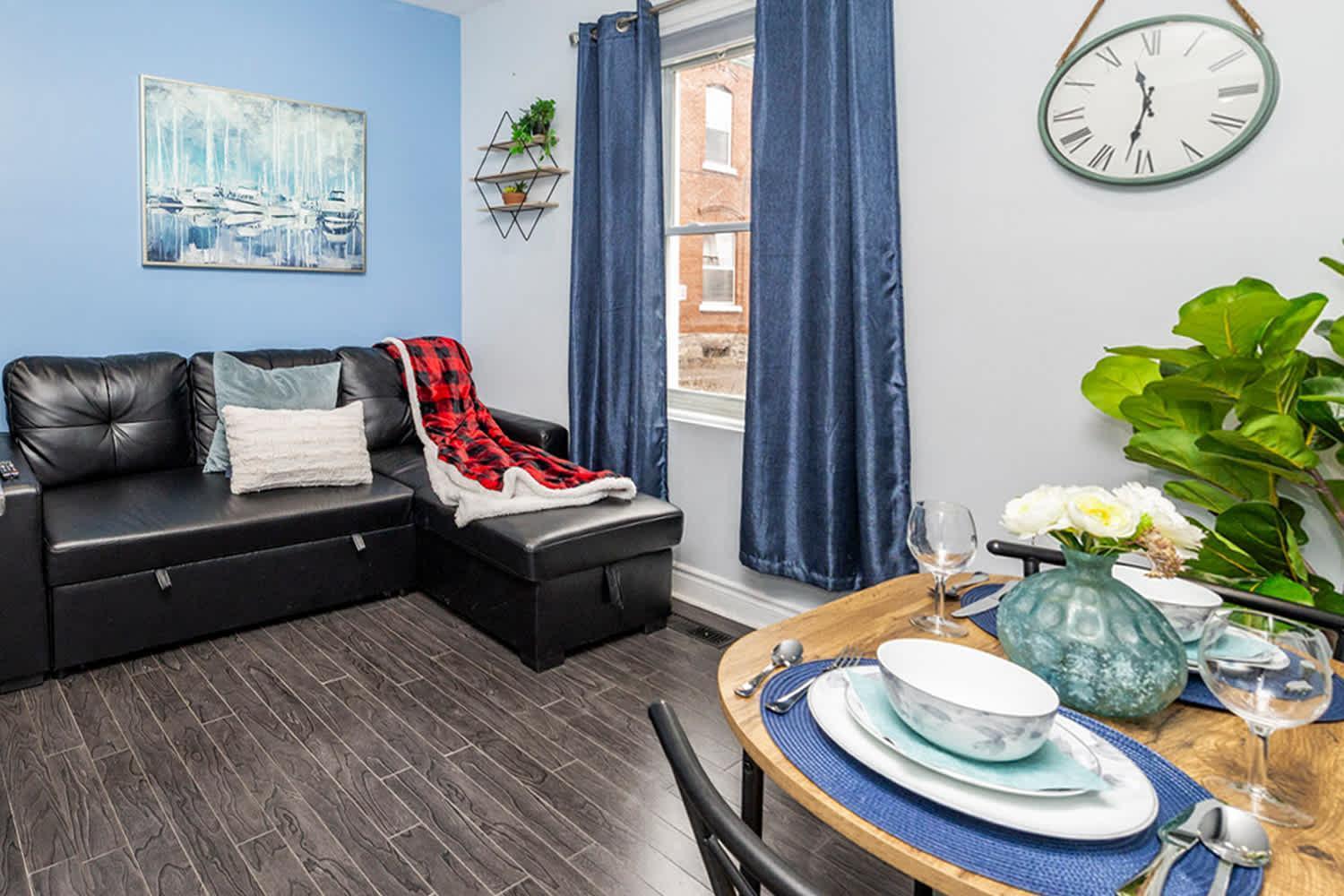 Pet-friendly - Near Chinatown & Little Italy Apartment Ottawa