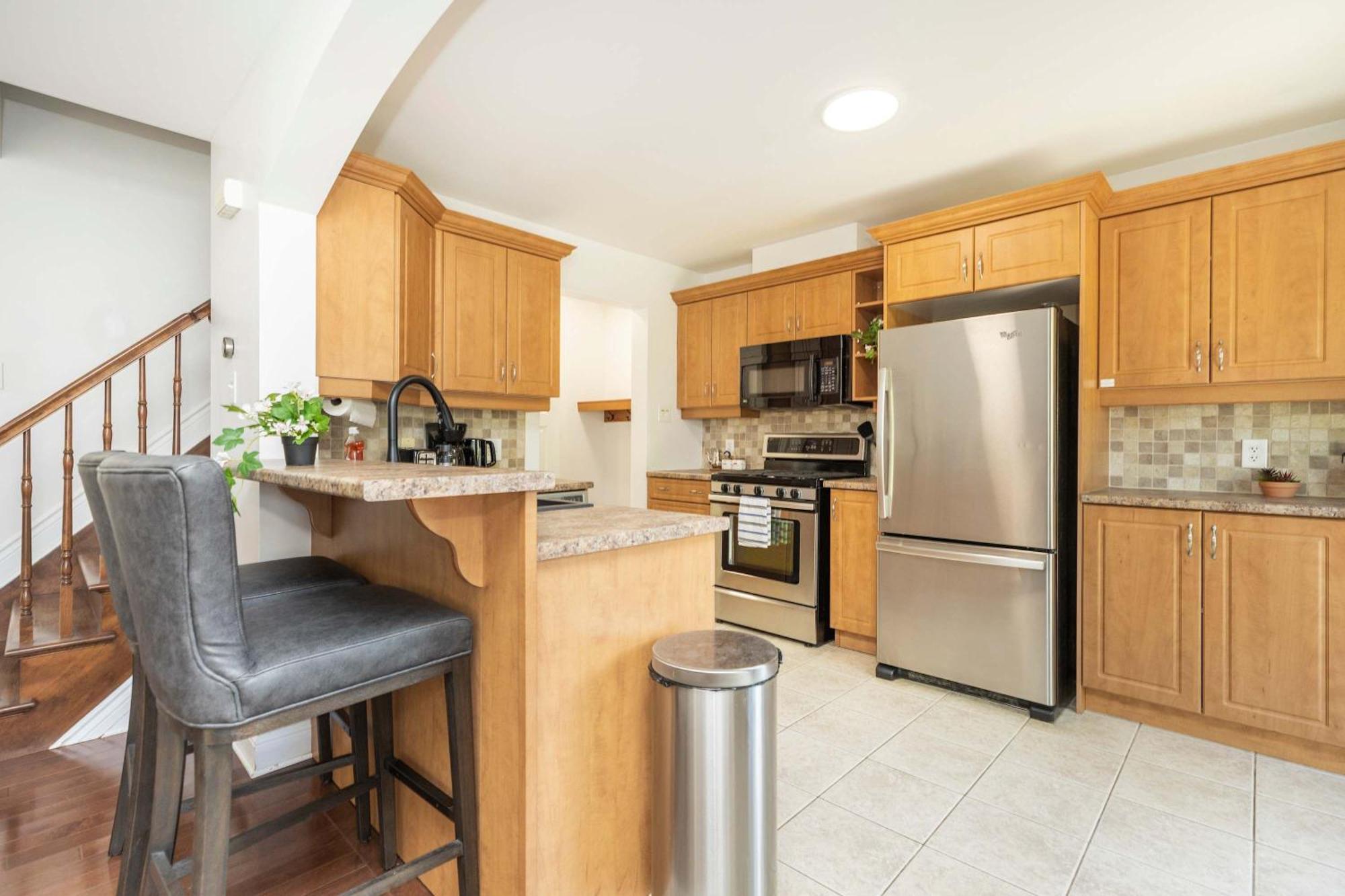 Cozy Modern 4br With Sunny Patio * Ottawa