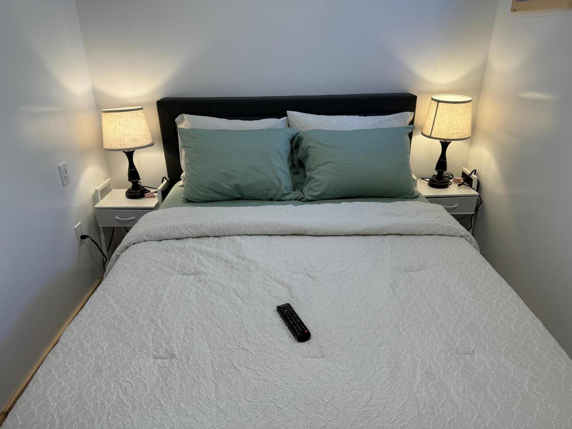 Private Entrance, Private Bathroom, Bedroom And Workspace *
