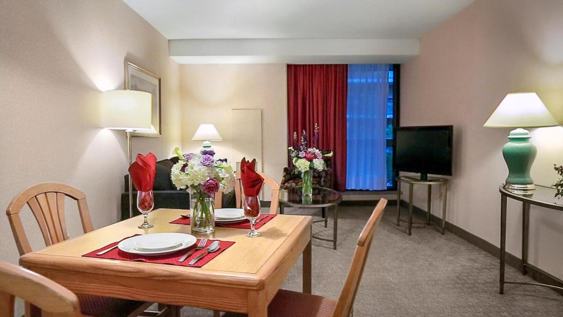 Cartier Place Hotel