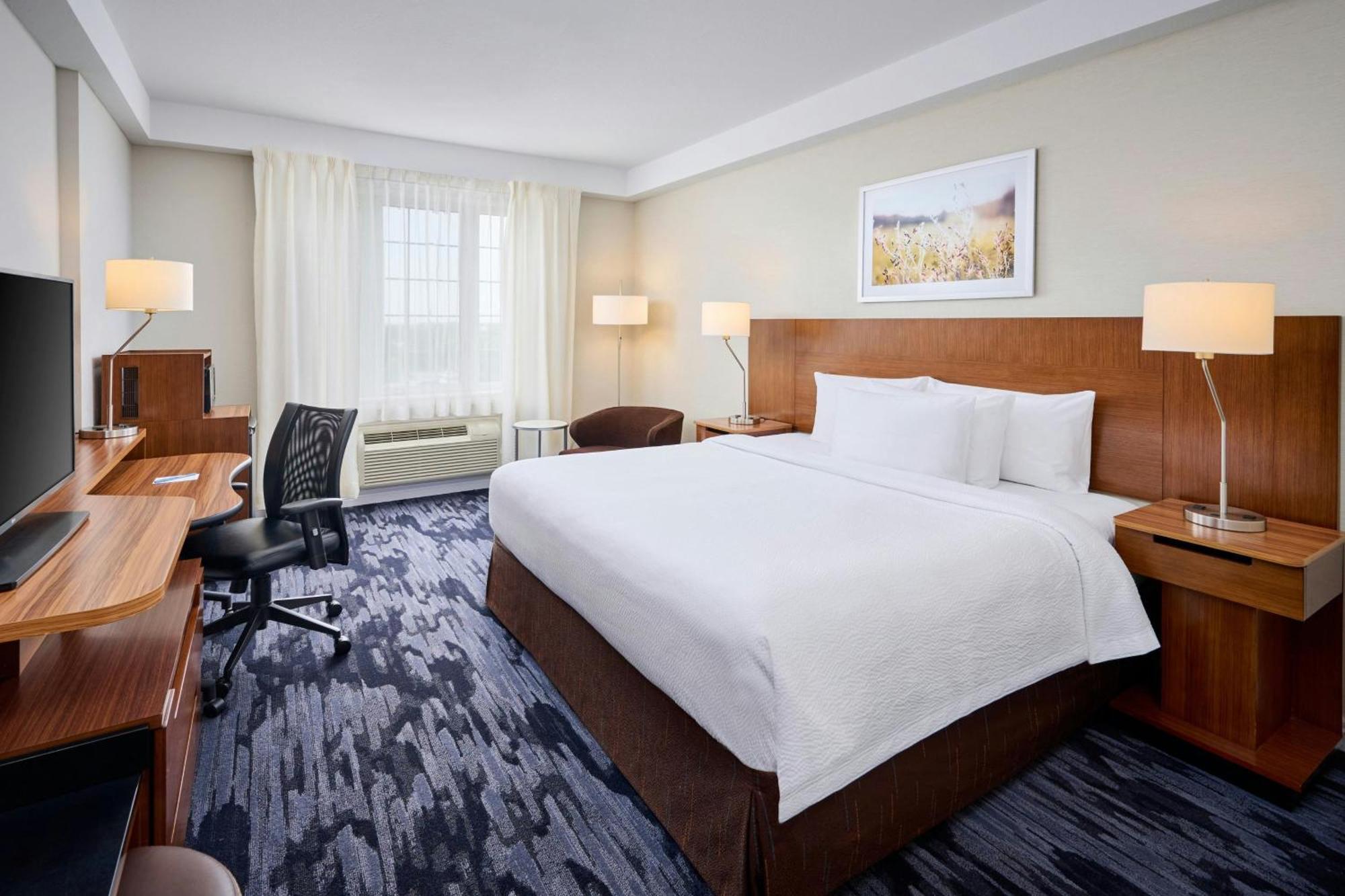 Hotel Fairfield & By Marriott Kanata