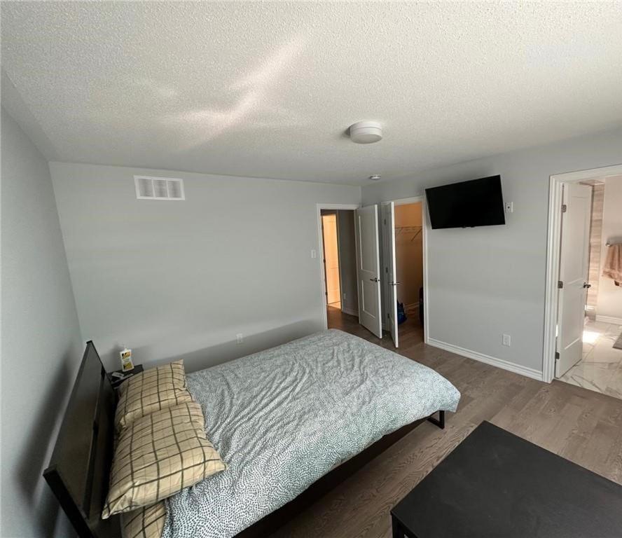 Lovely 2 Bedroom 2 Bath *