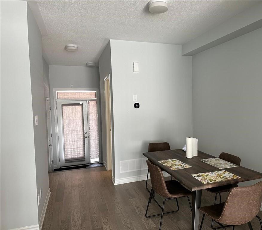 Lovely 2 Bedroom 2 Bath * Ottawa