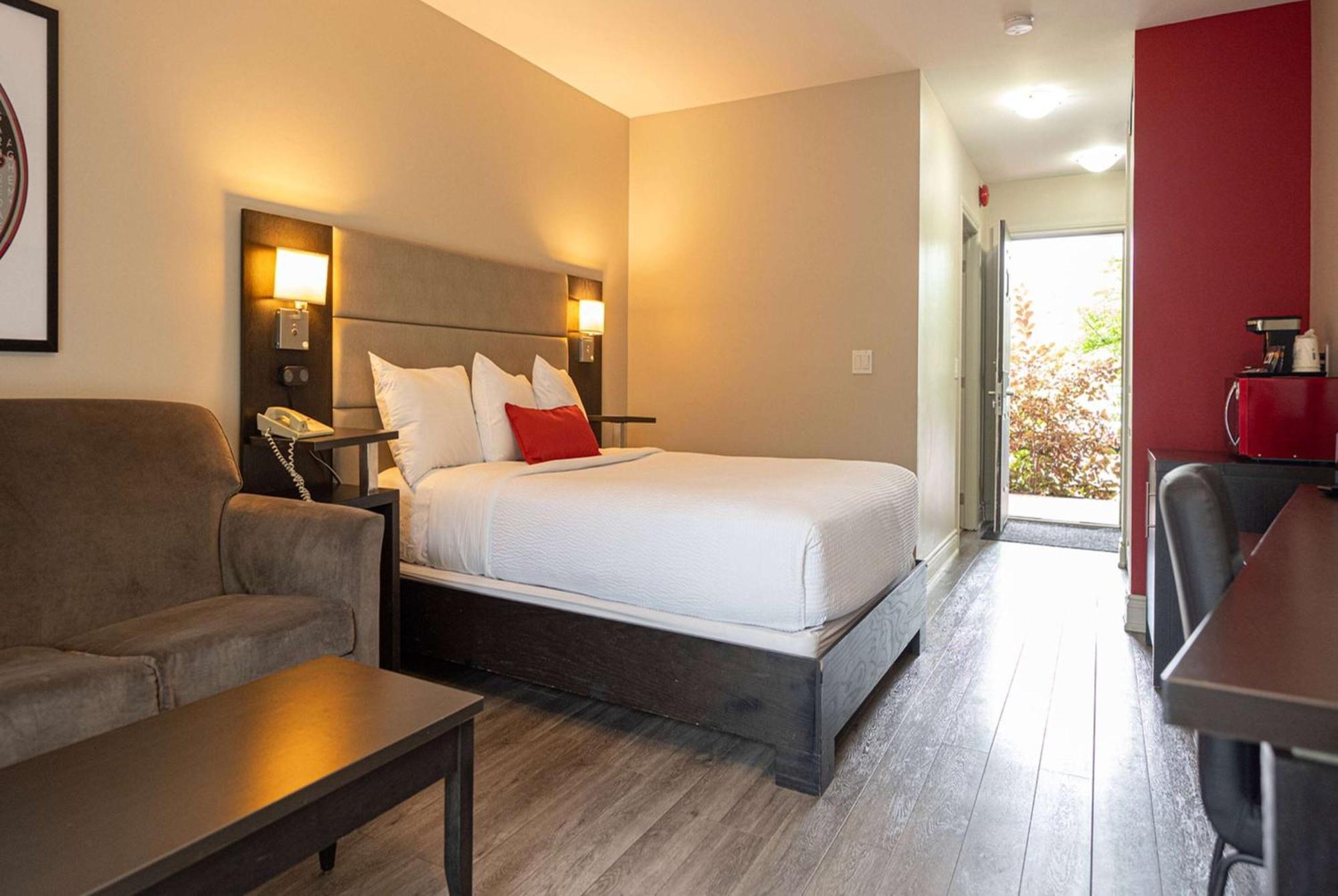 Ramada By Wyndham On The Rideau Hotel 3*