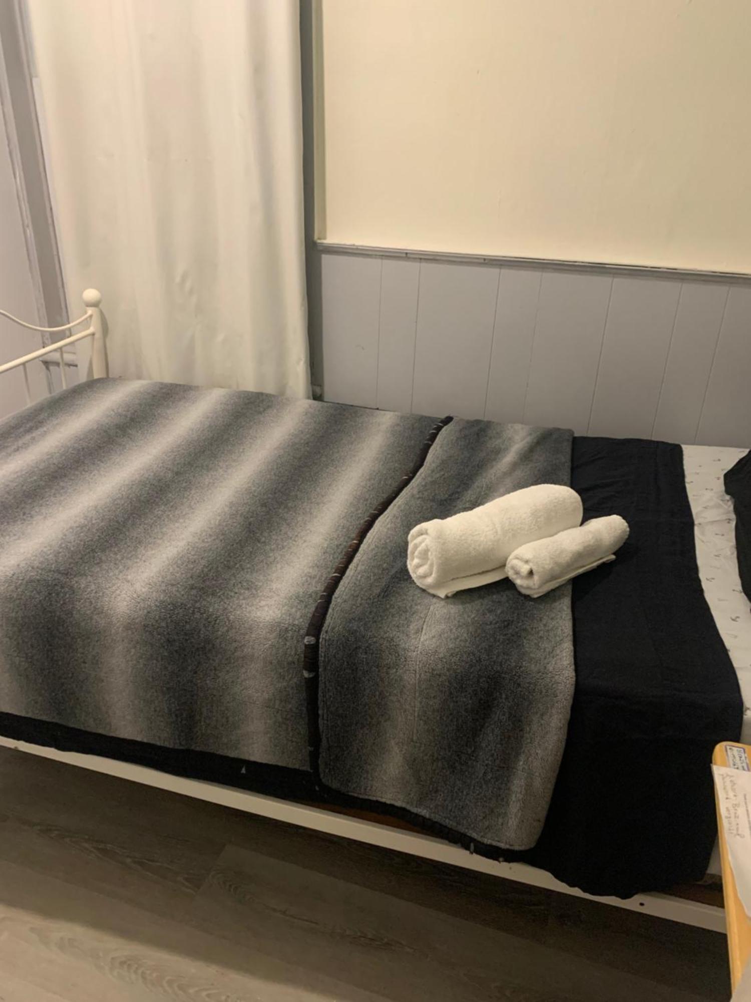Downtown 3minute Walk Uottawa Train Station Homestay *
