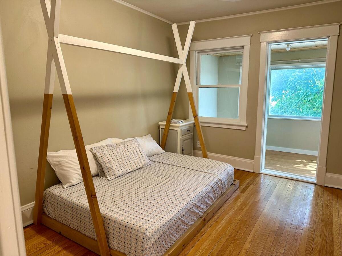 Holiday home The Dows Retreat With 2 Car Driveway Ottawa