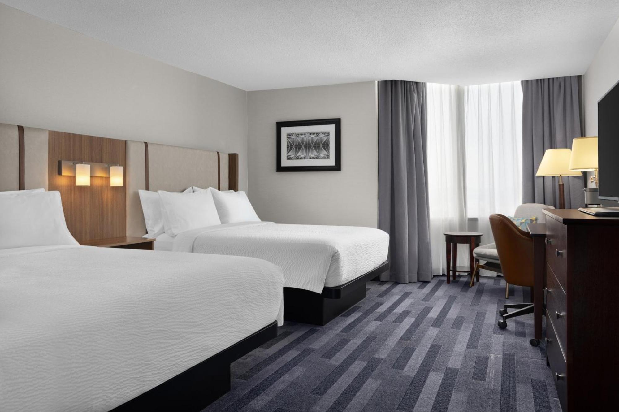 East By Ihg Ottawa