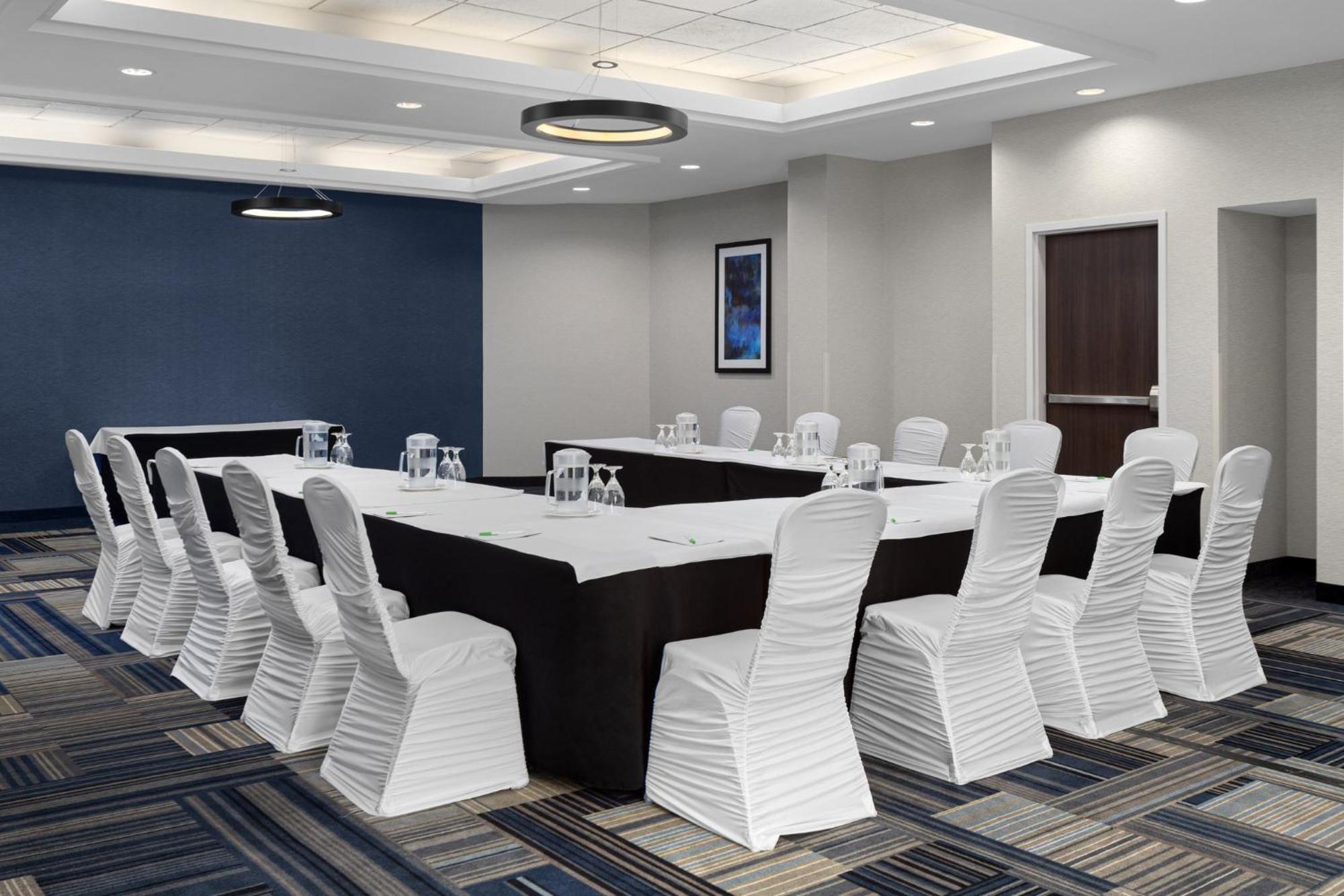 Hotel East By Ihg Ottawa