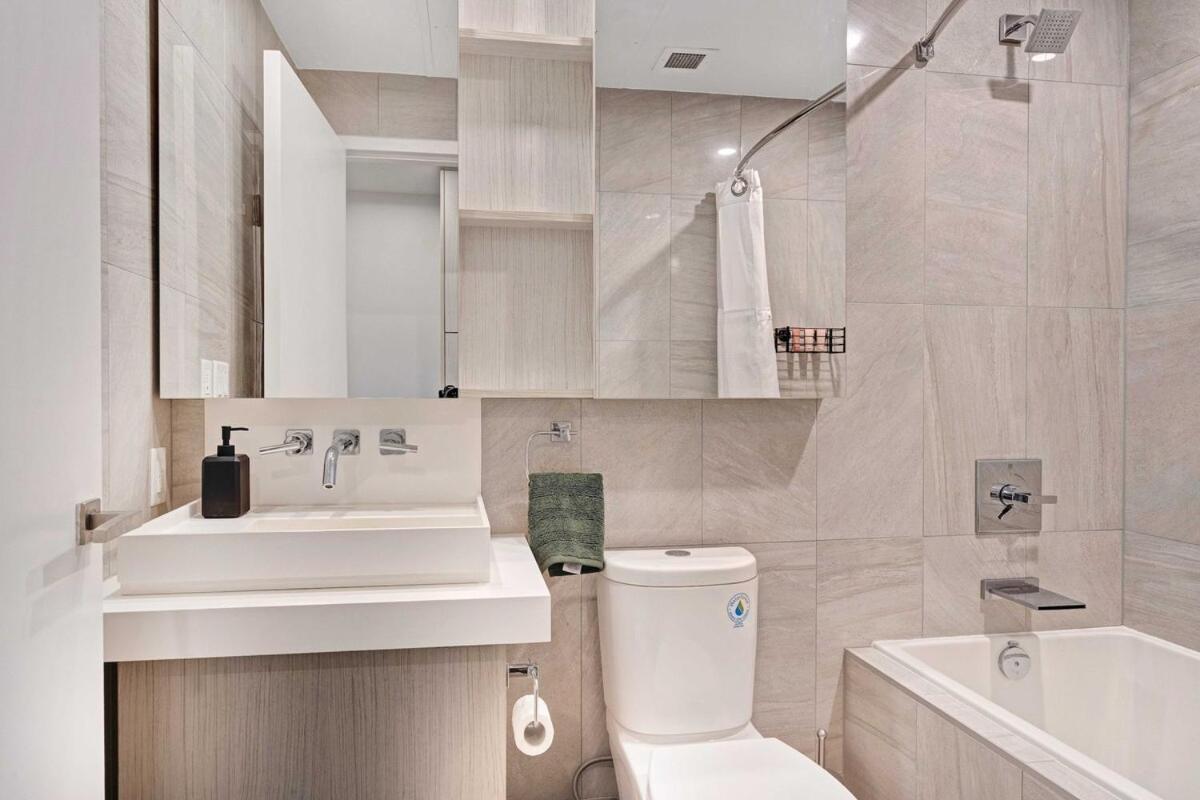 High-end With Gym And Walking Distance To Parliament Apartment *