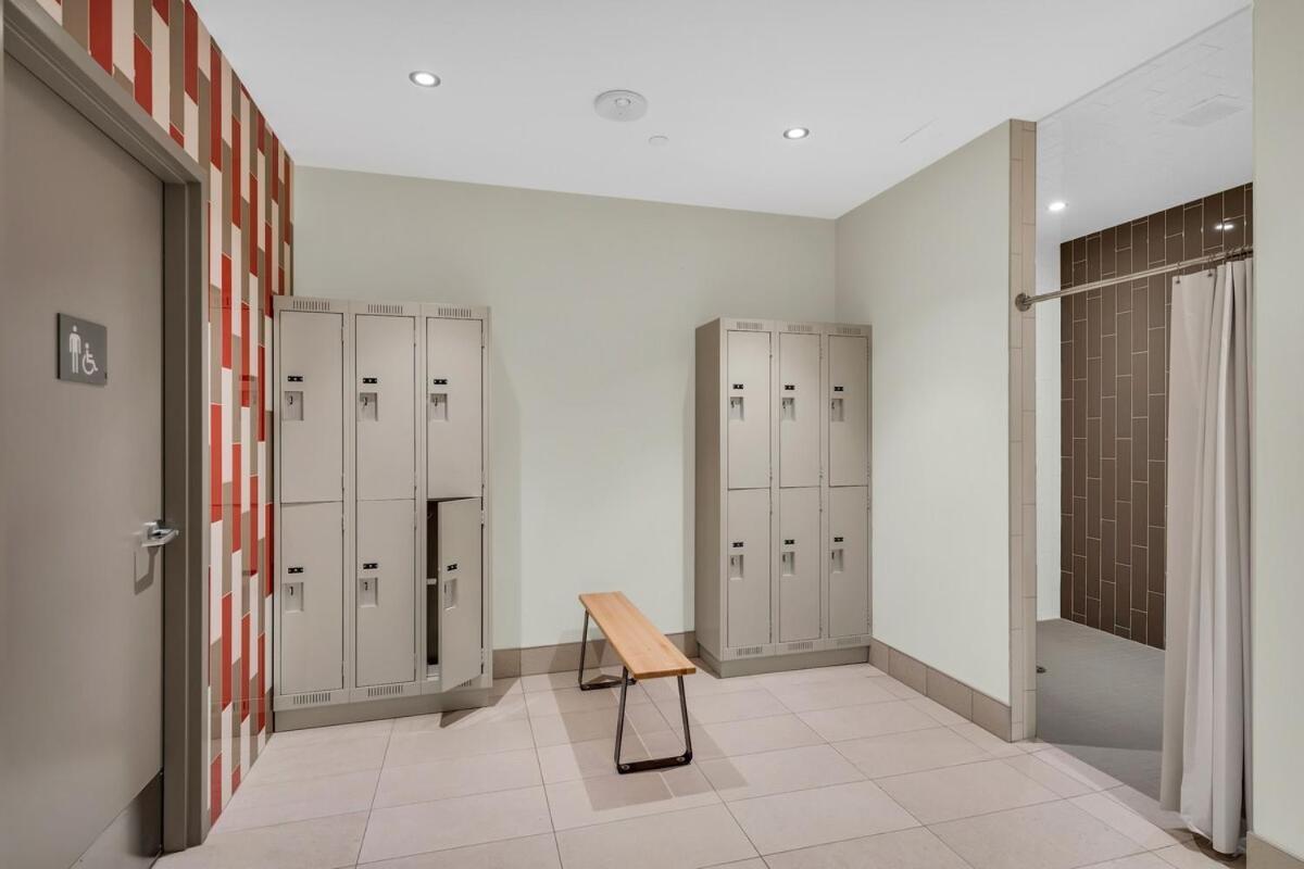 High-end With Gym And Walking Distance To Parliament Apartment