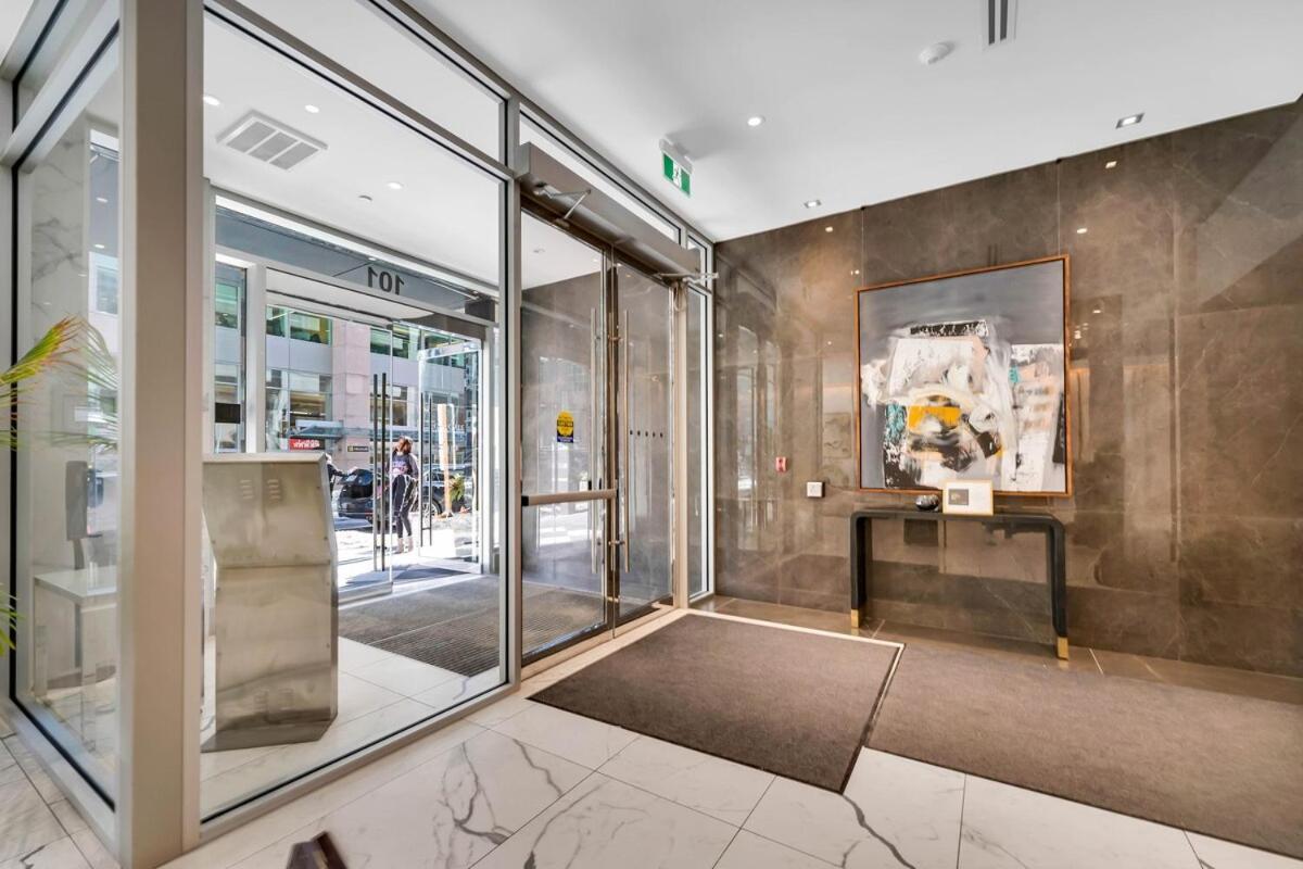 High-end With Gym And Walking Distance To Parliament Apartment