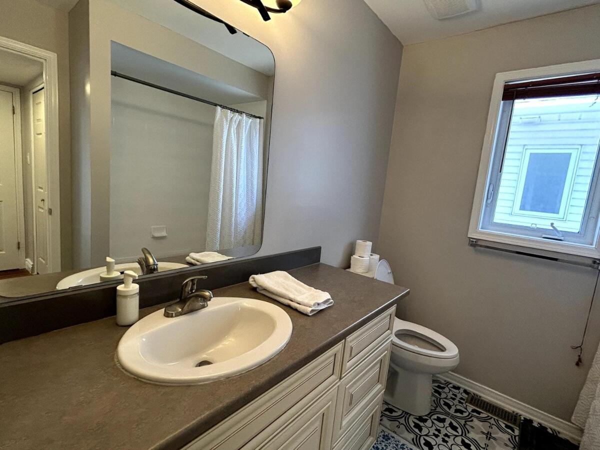 Spacious 4br Near Kanata Tech Park