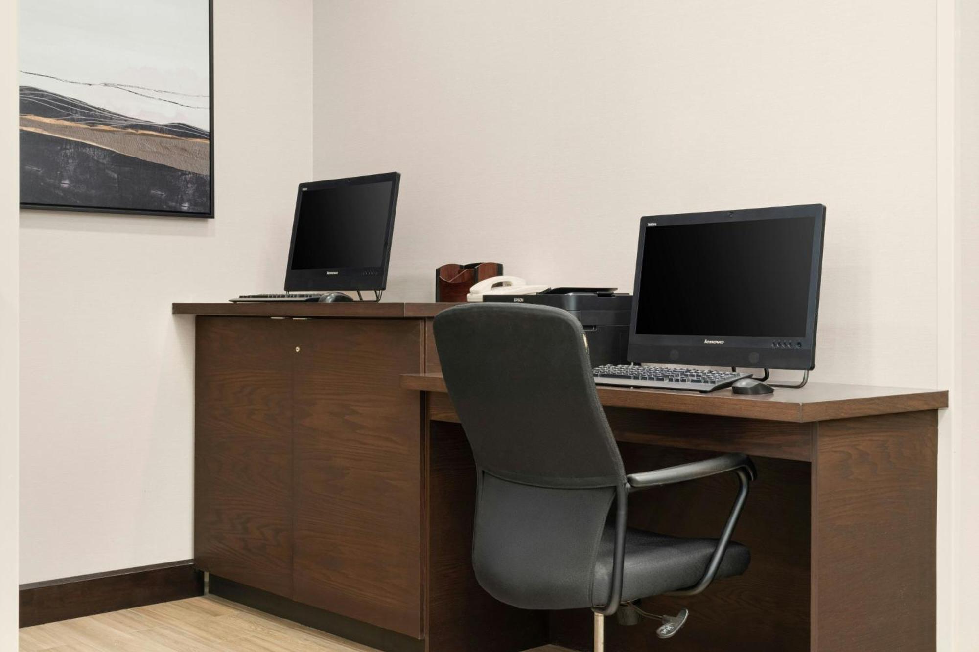 Hotel By Marriott Airport 3*