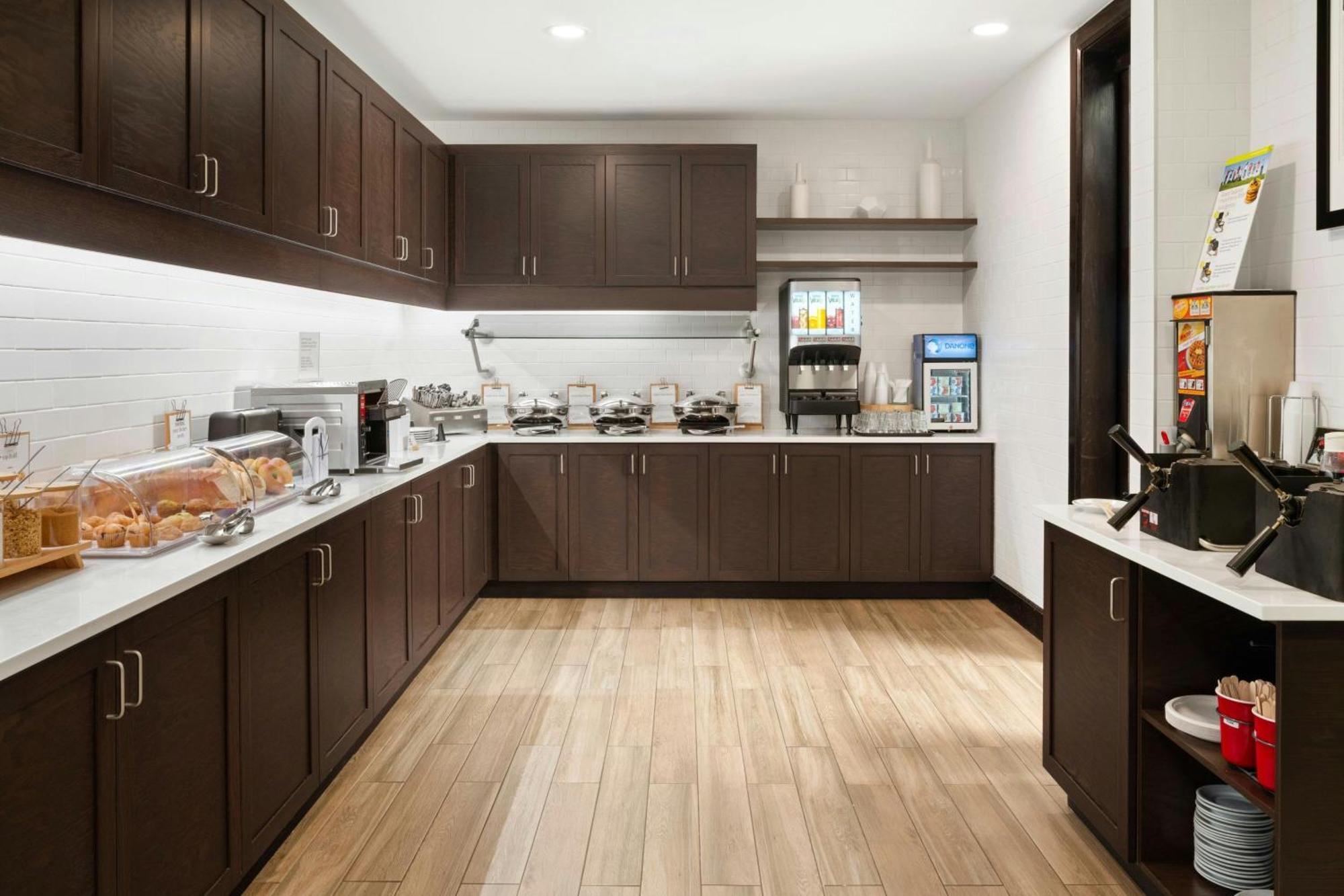 By Marriott Airport Hotel