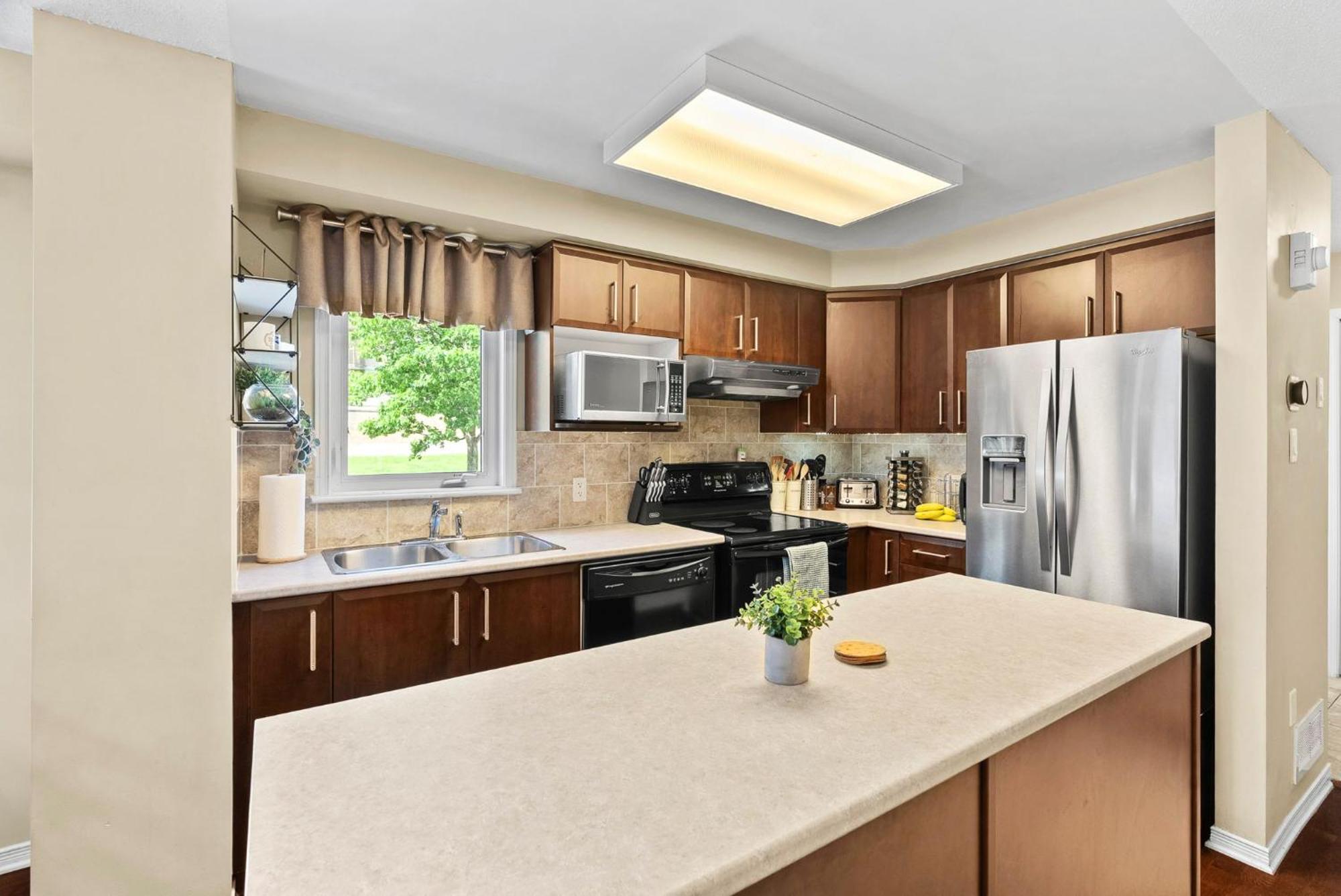 Simplylovely Modern Near Downtown With Free Parking And Patio * Ottawa