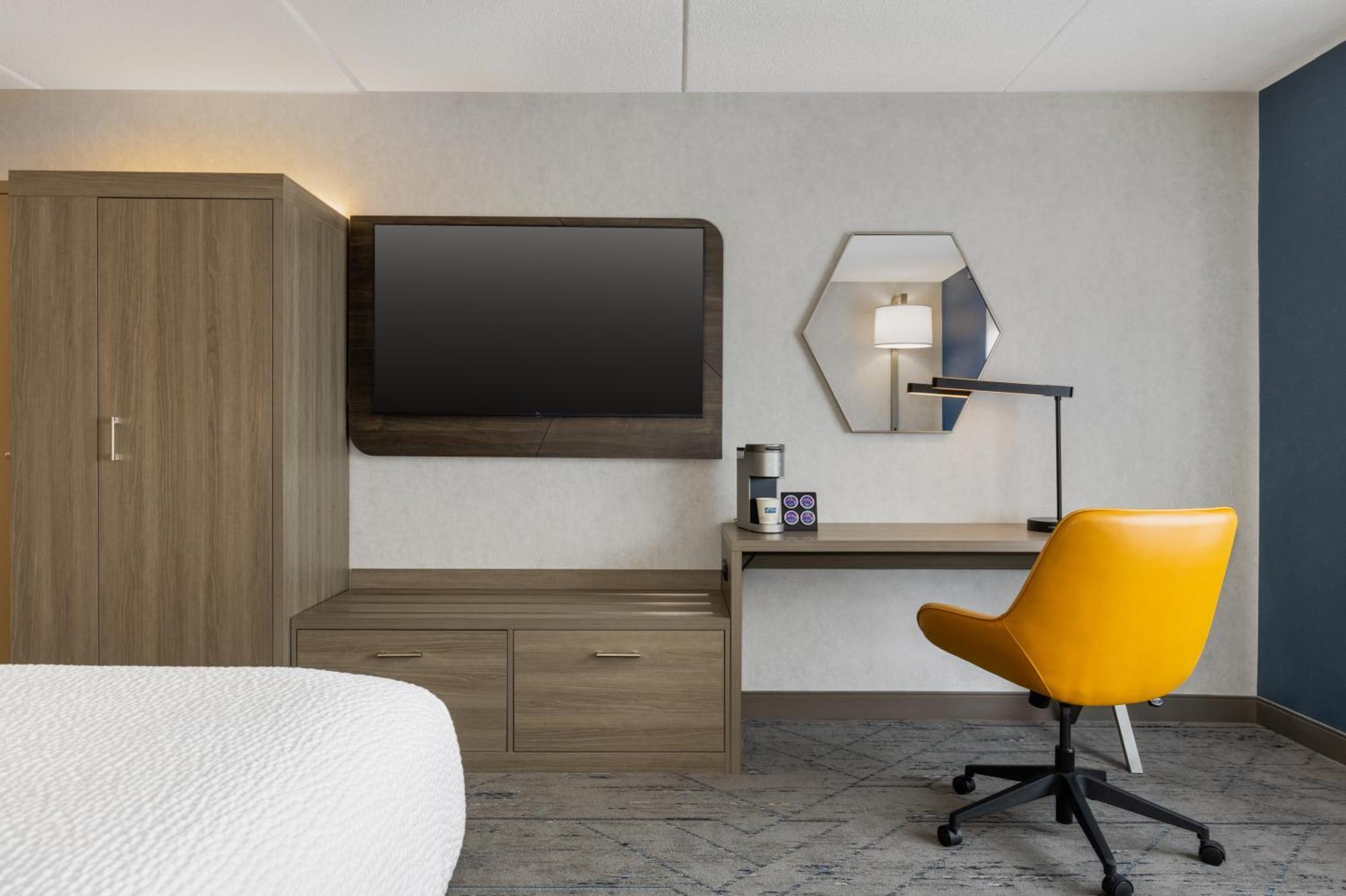 Hotel Express & East-orleans By Ihg