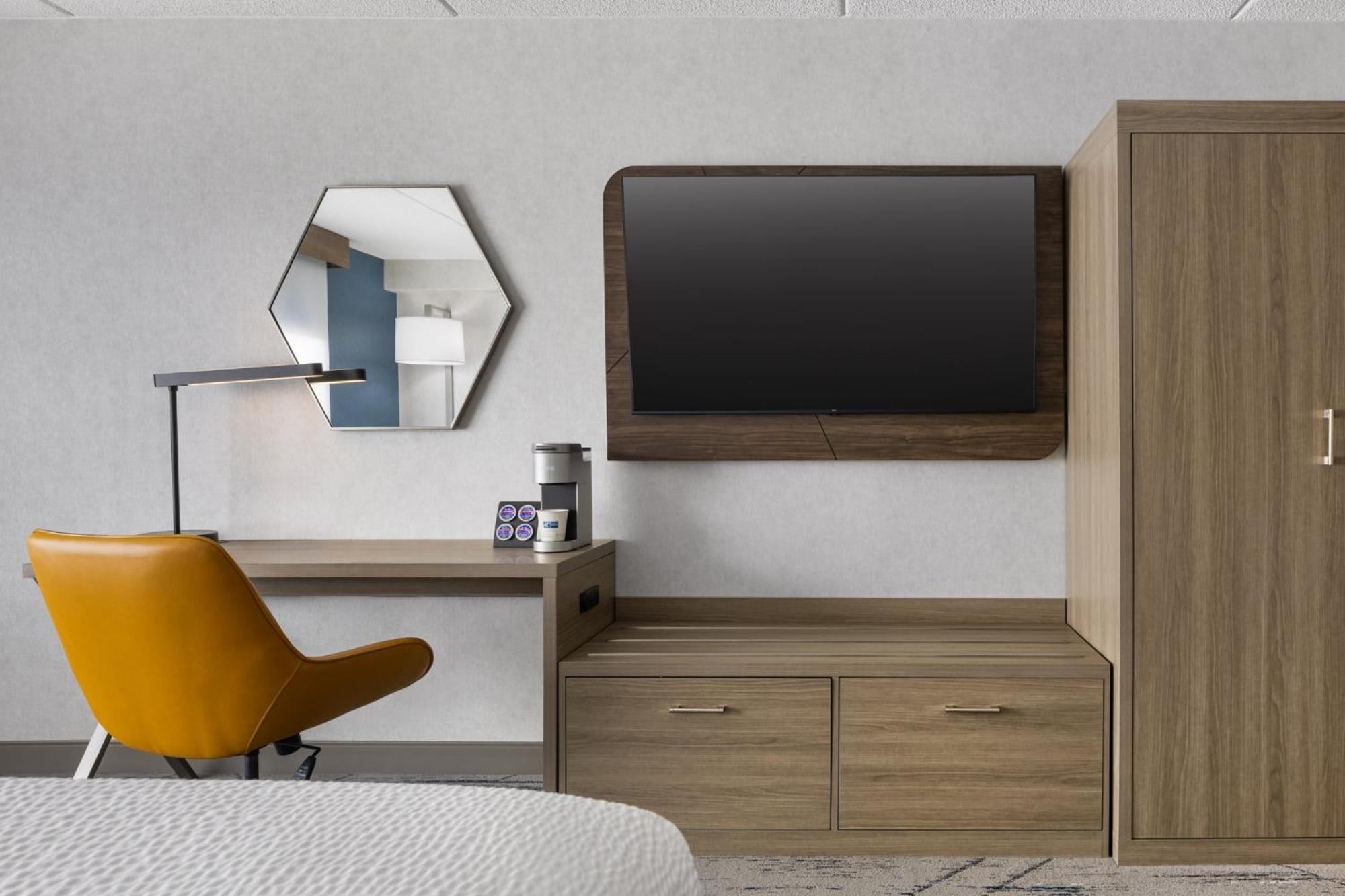 Express & East-orleans By Ihg Hotel