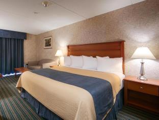 Western Kanata And Conference Centre 3*