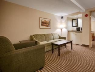 Western Kanata And Conference Centre Hotel 3*