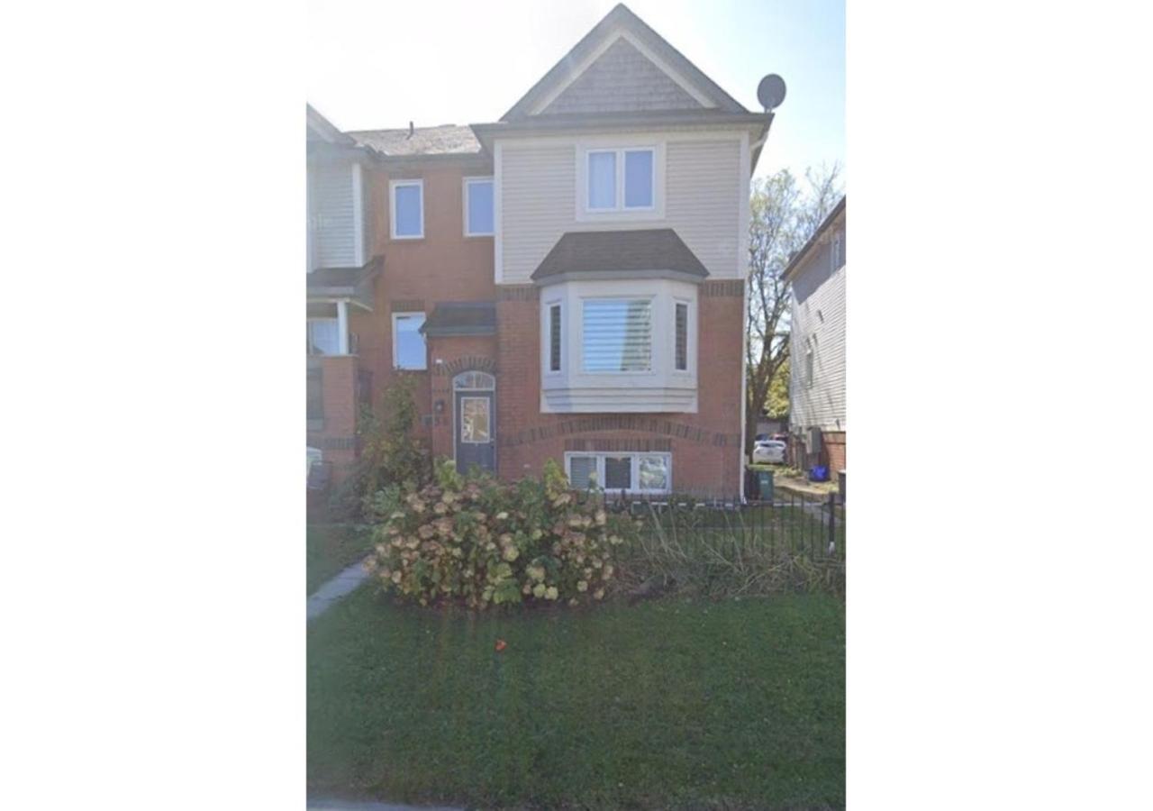 Ciceks Centrepoint * Ottawa