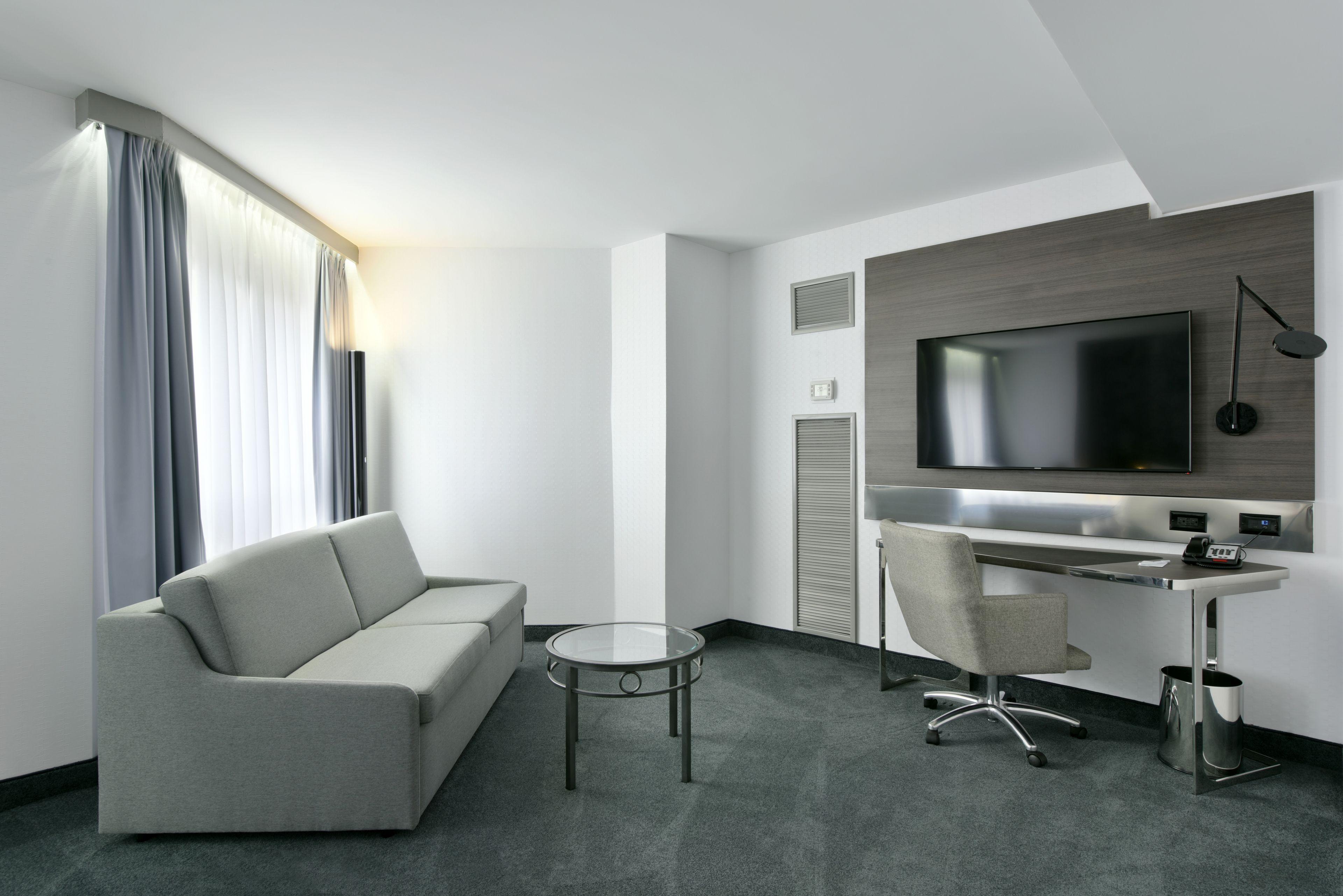 Doubletree By Hilton Downtown 4*