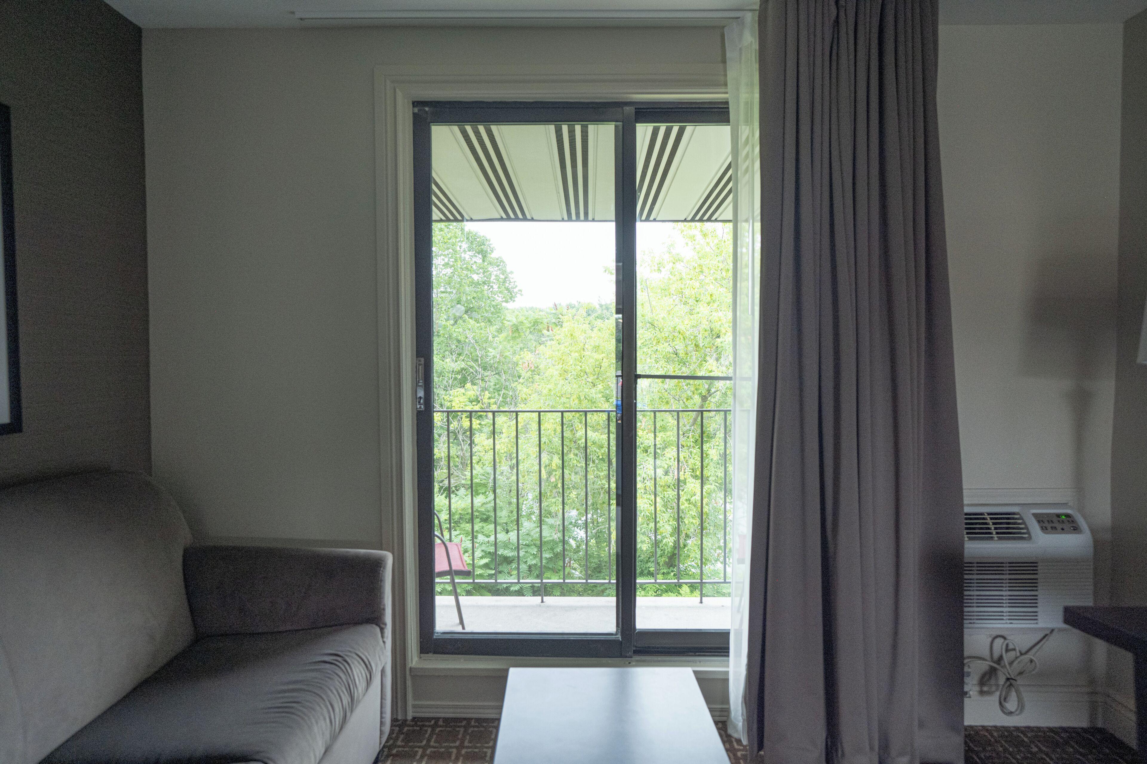 Ramada By Wyndham On The Rideau Hotel 3*