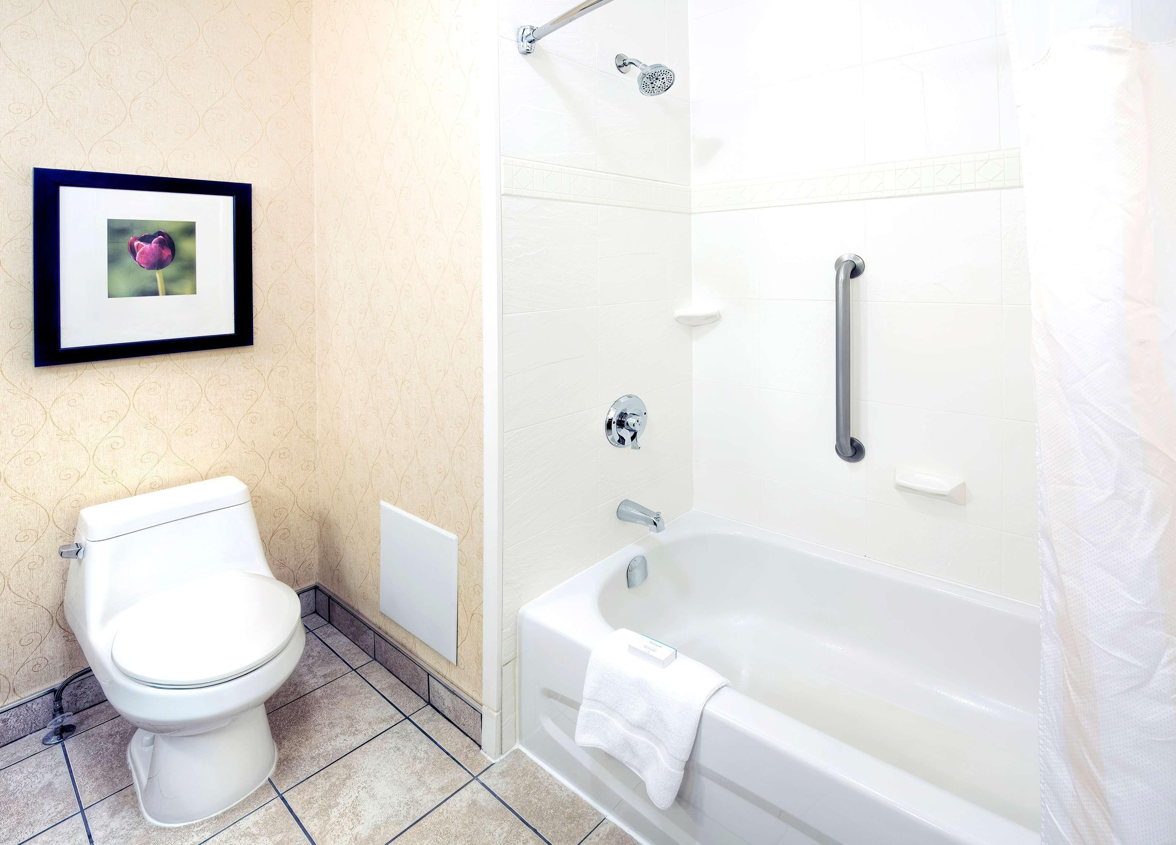 Hilton Garden Airport