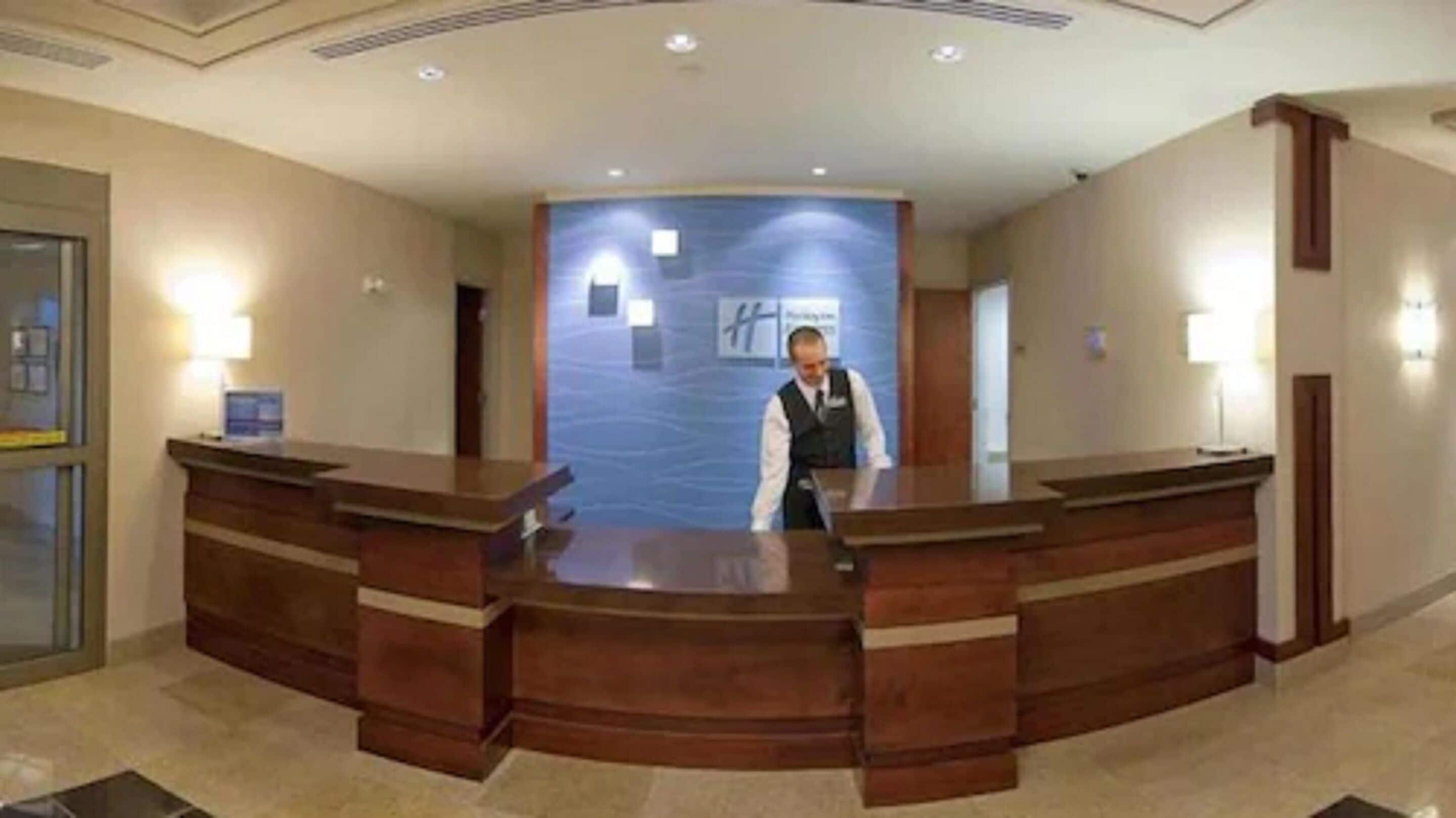 Express & Airport By Ihg