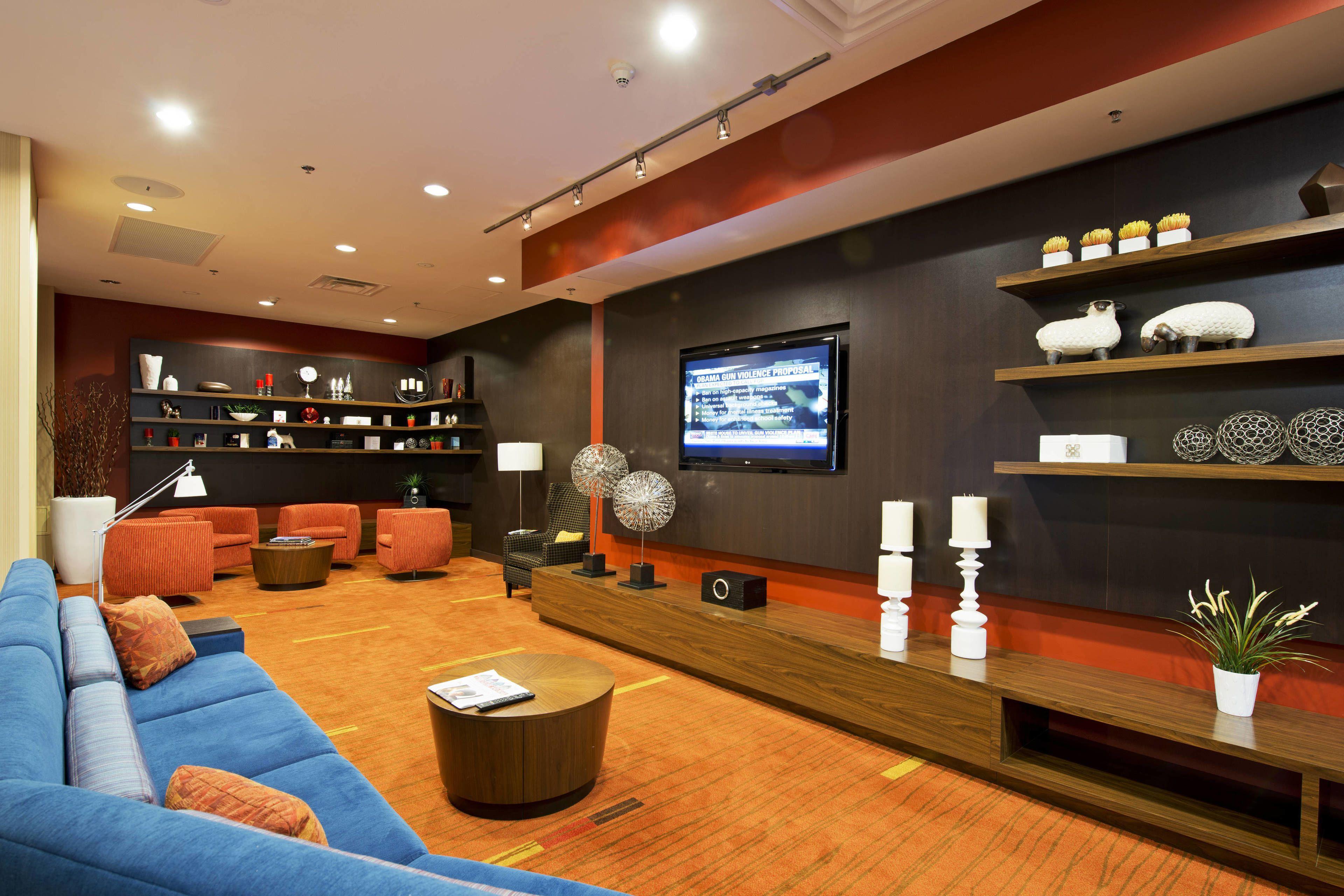 Courtyard By Marriott East Hotel