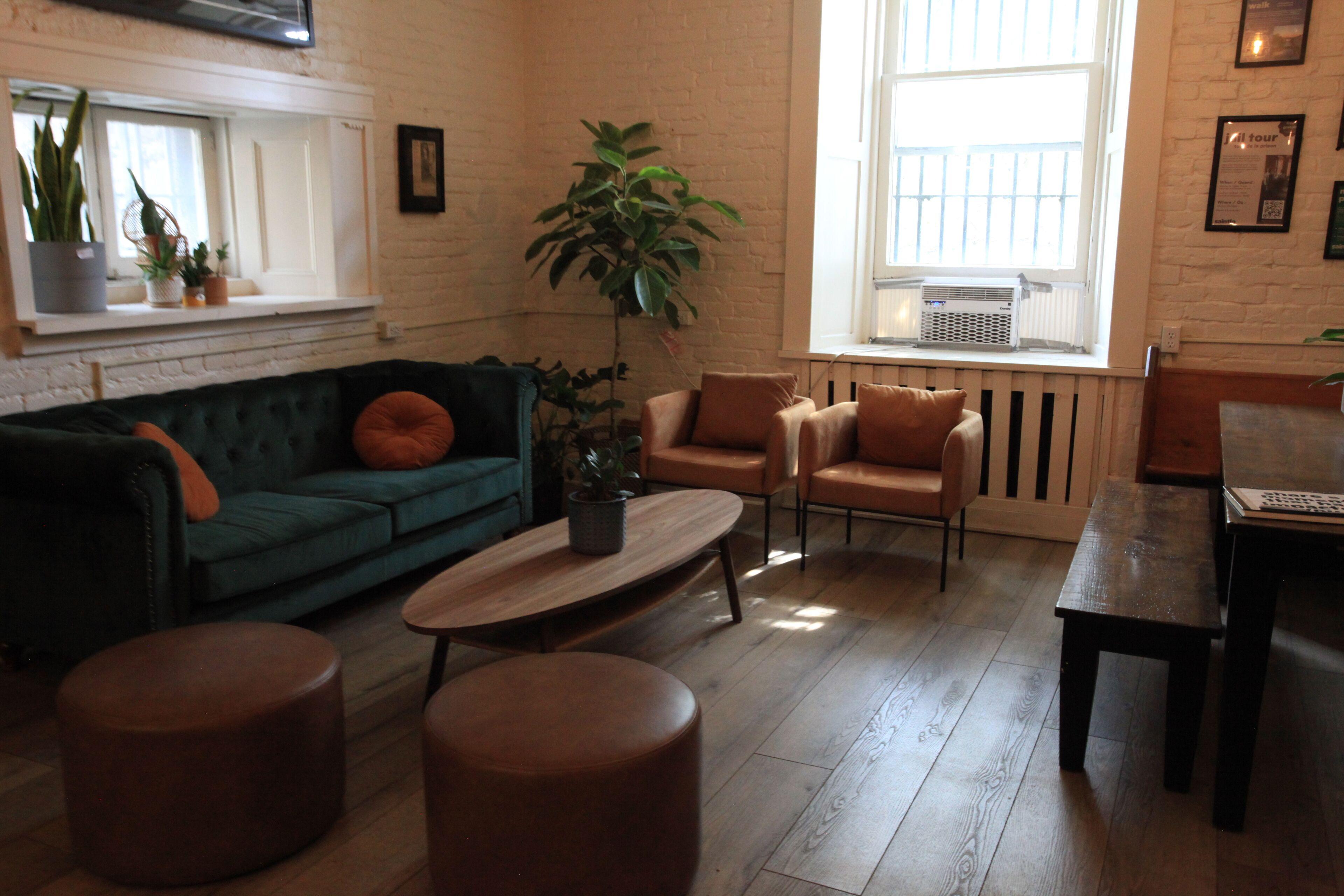 Saintlo Ottawa Jail Hostel Hostel