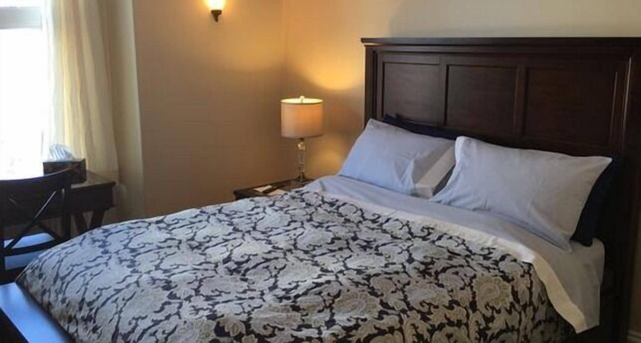 The Century House 3*