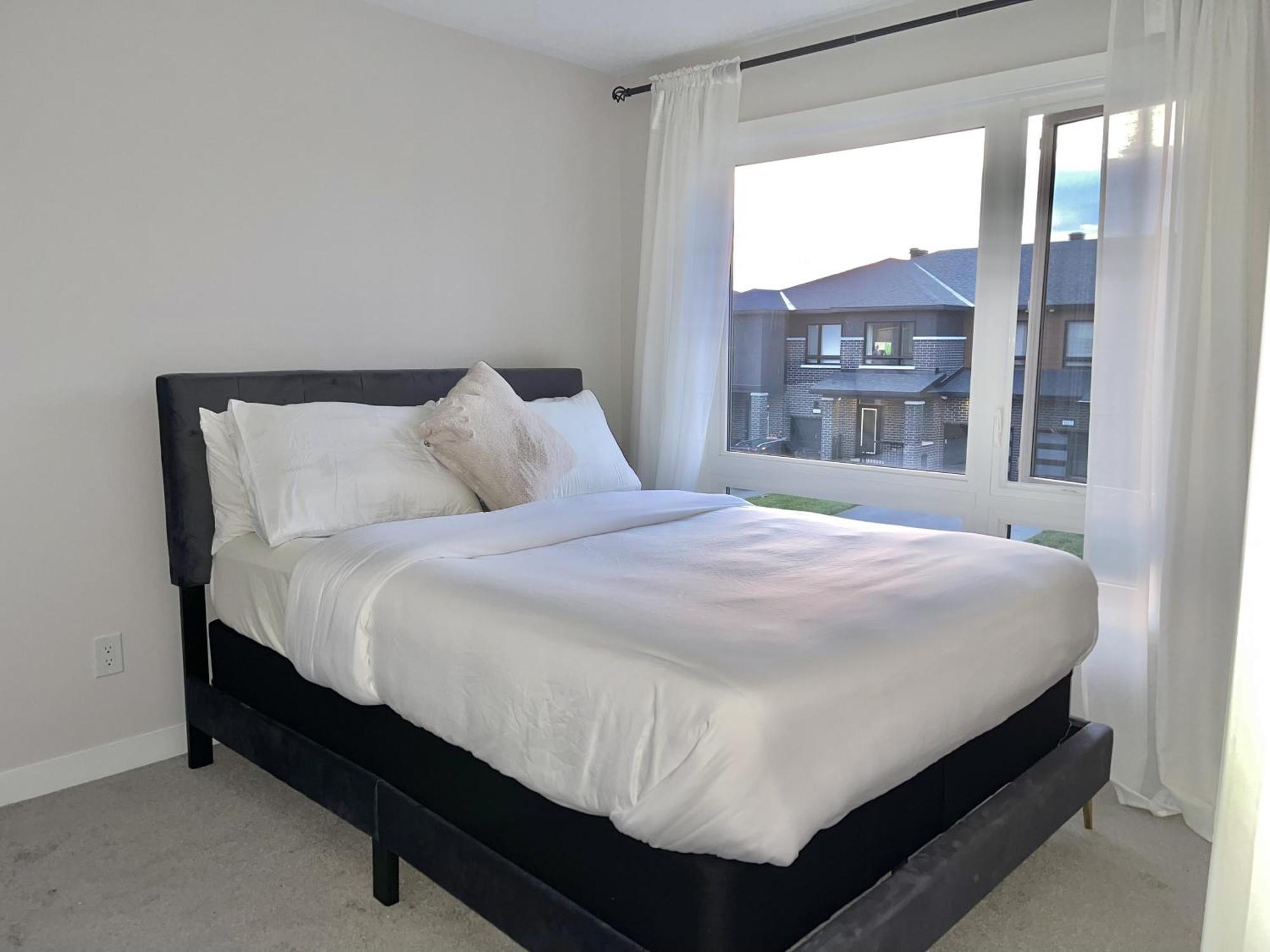 Beautiful In With Private Bathroom