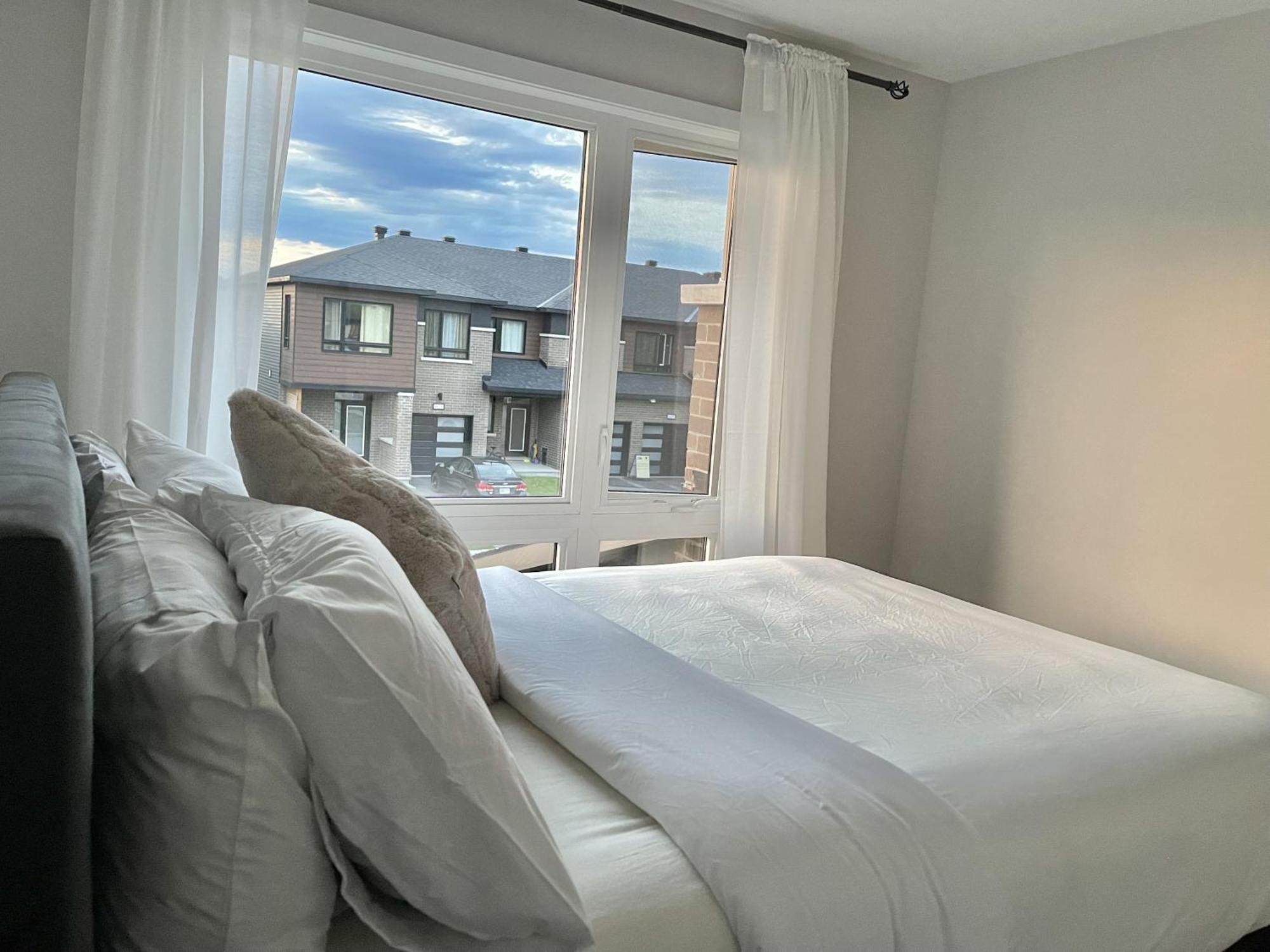 Homestay Beautiful In With Private Bathroom *