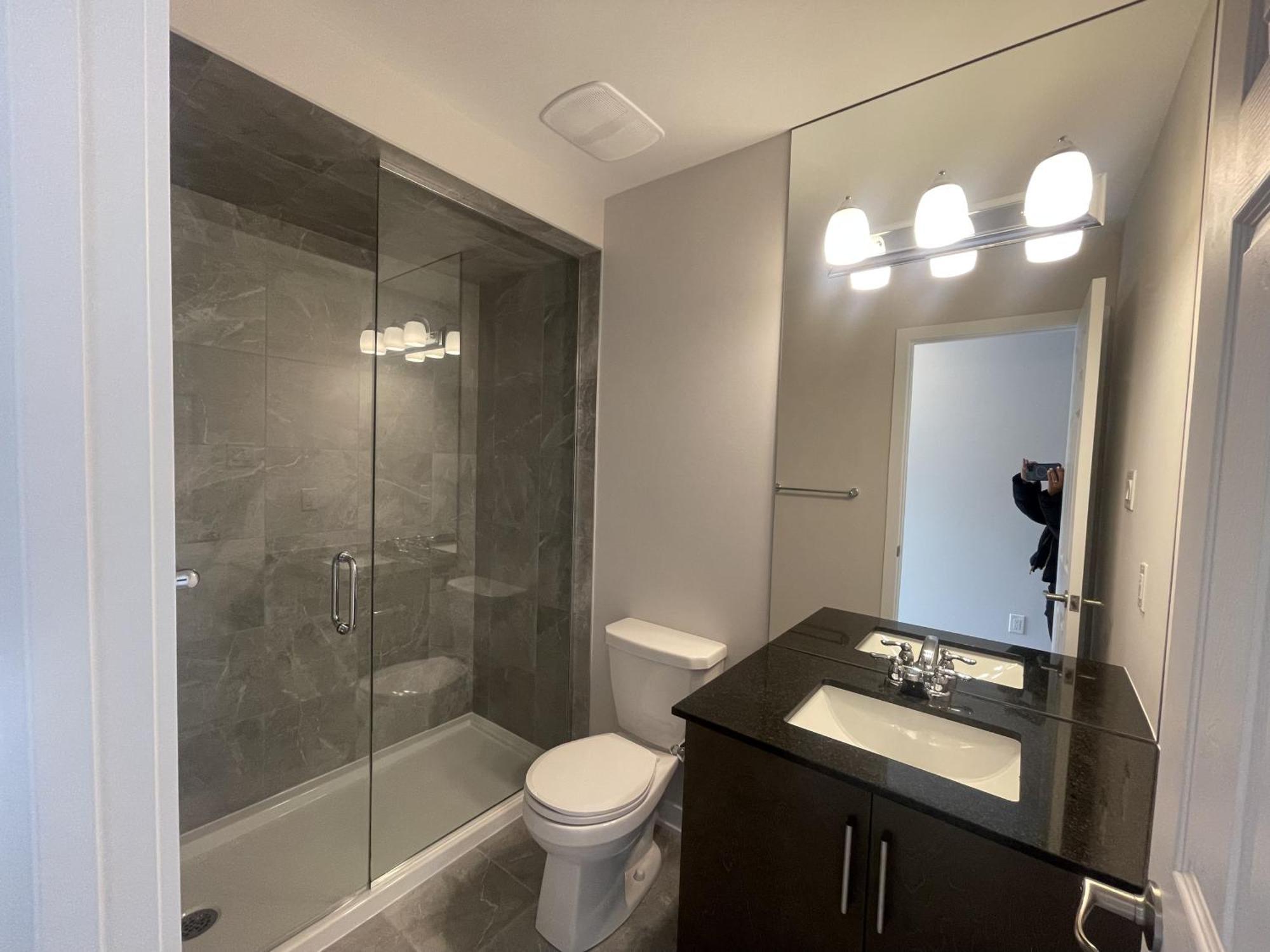 Beautiful In With Private Bathroom * Ottawa