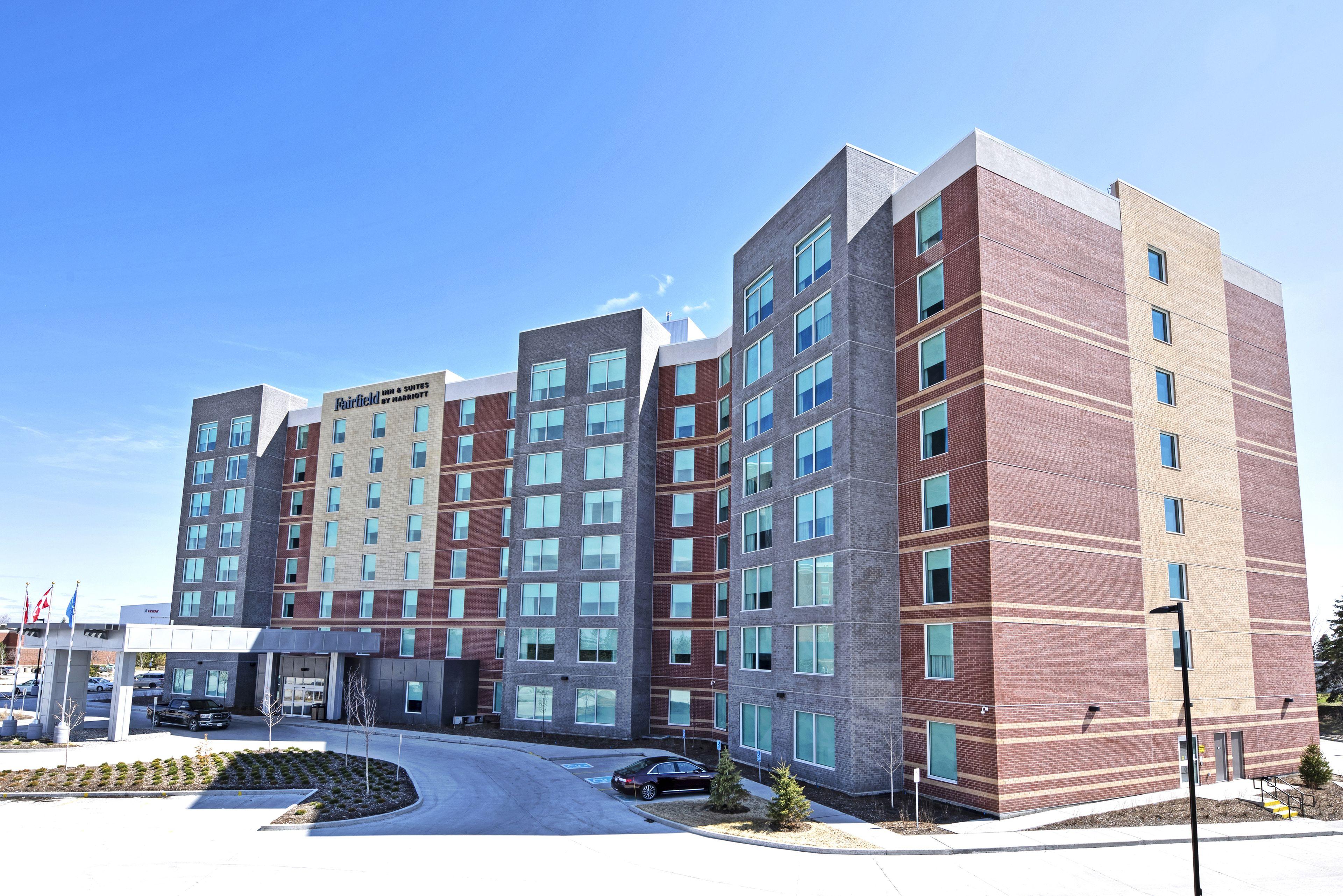 Hotel Fairfield & By Marriott Airport Ottawa