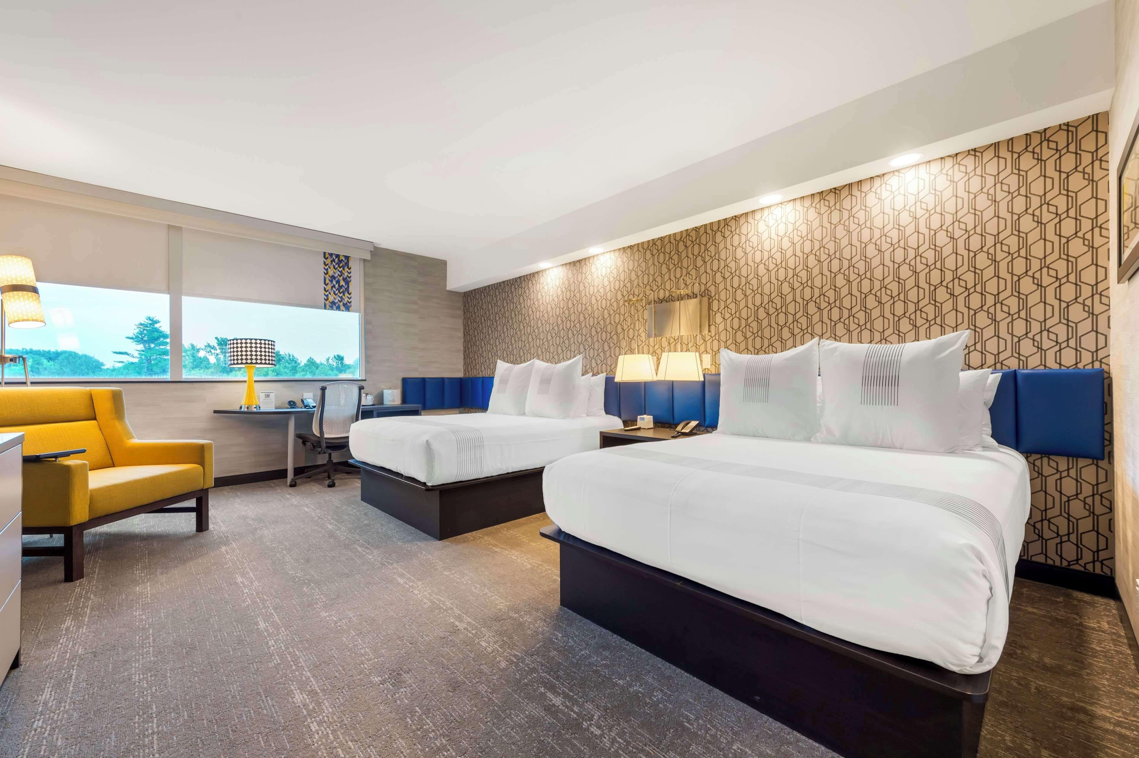 Glo Western Kanata West Hotel