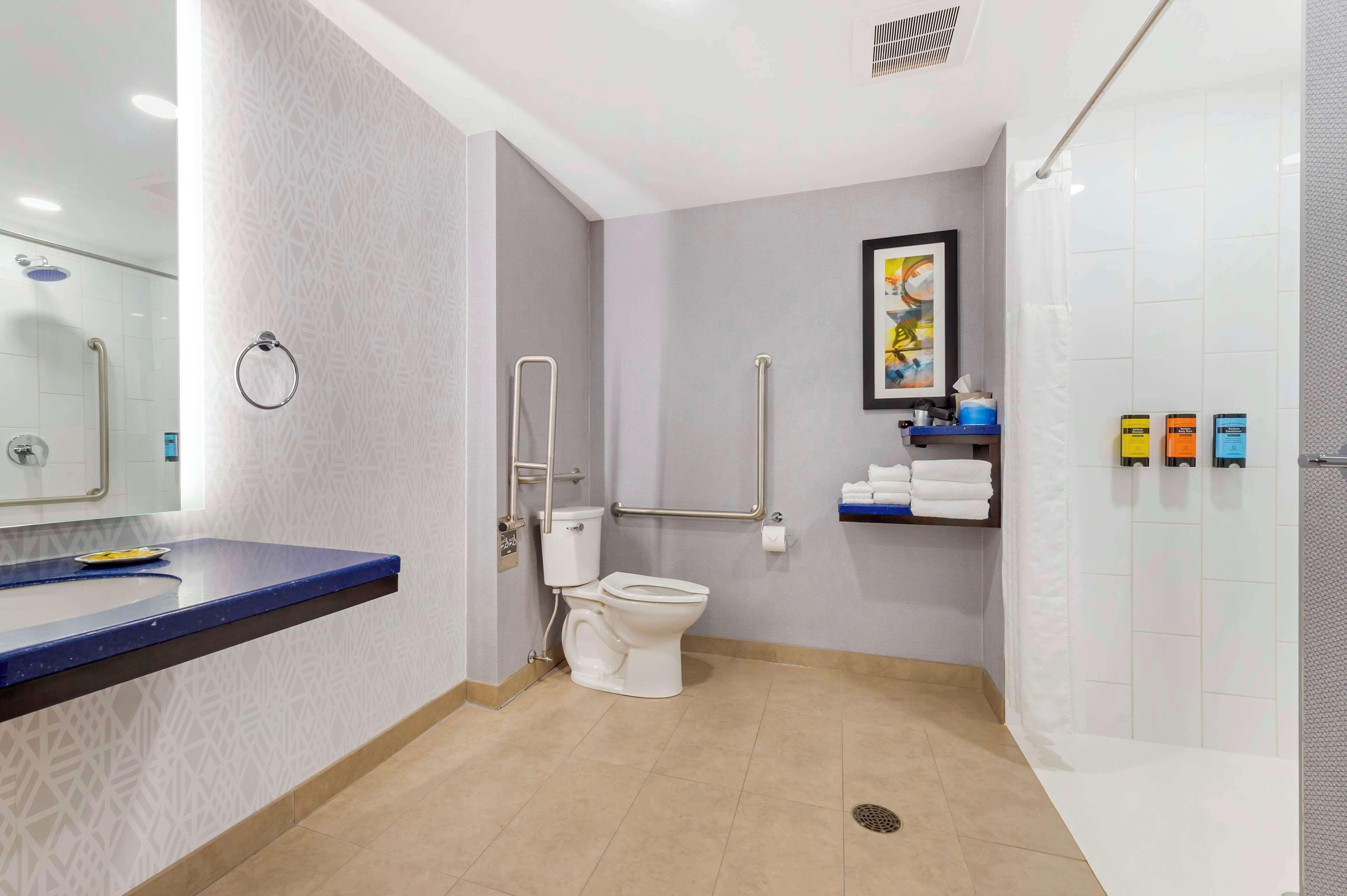 Glo Western Kanata West Hotel 3*