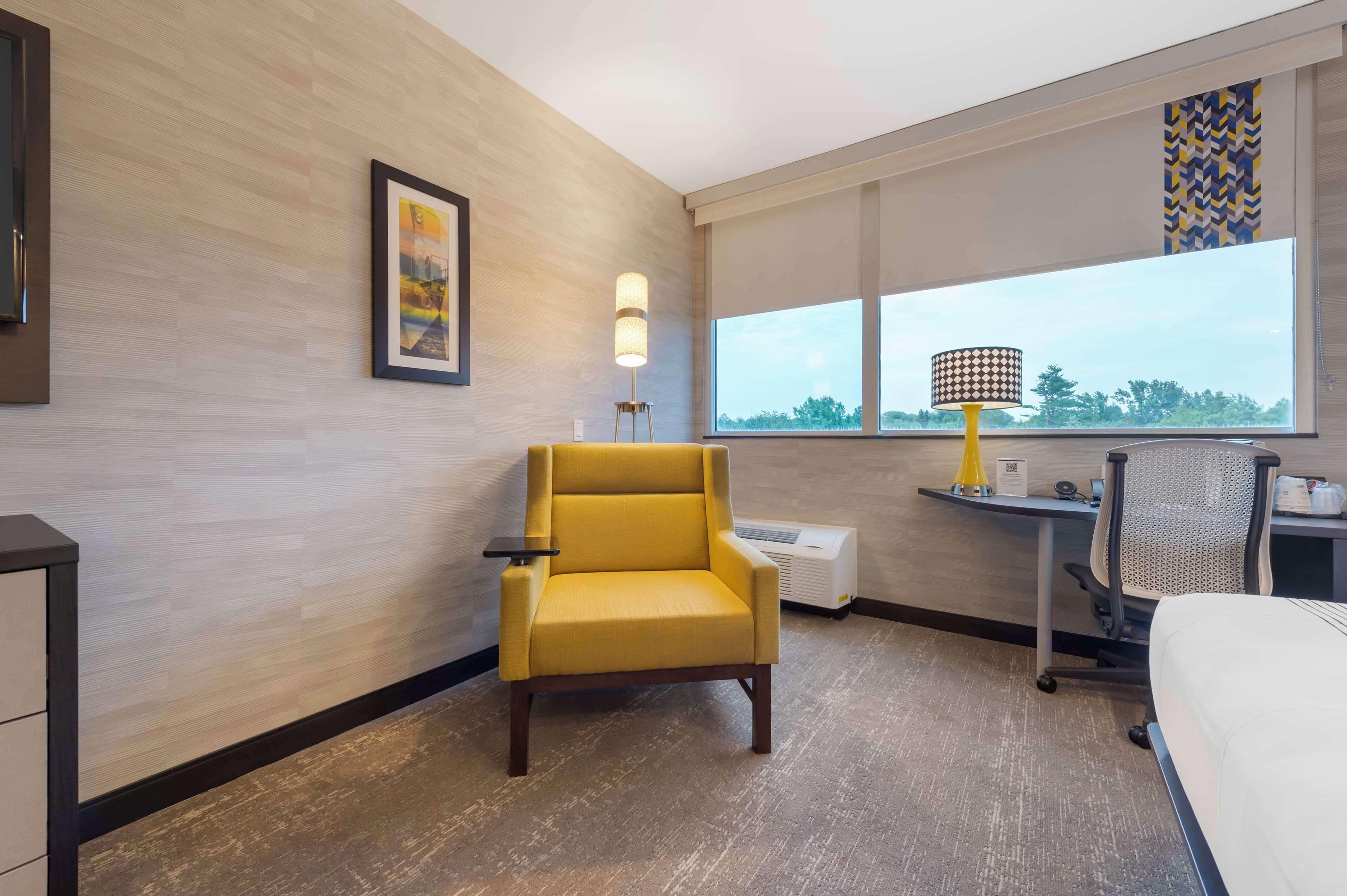 Glo Western Kanata West Hotel 3*