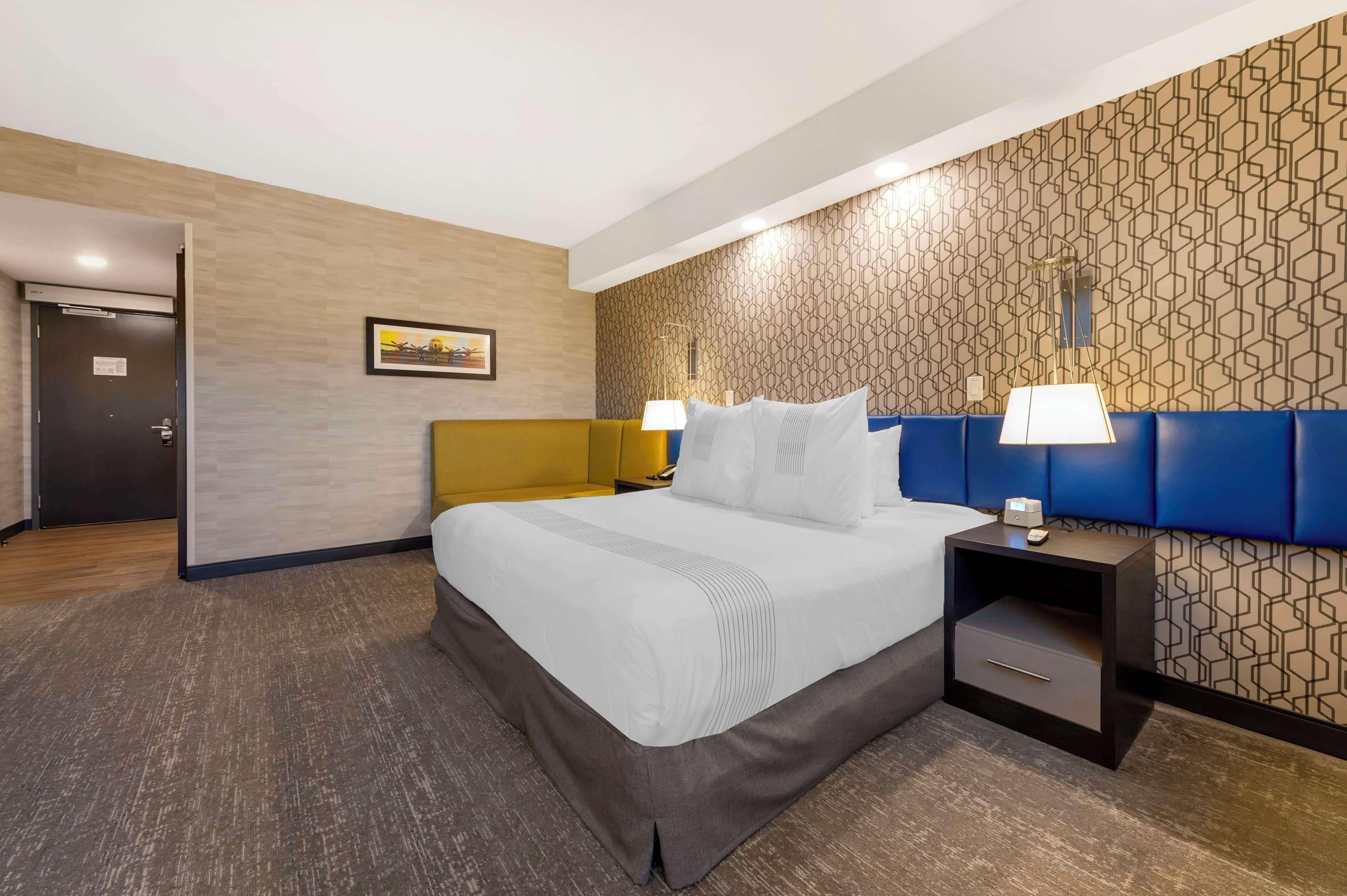 Hotel Glo Western Kanata West