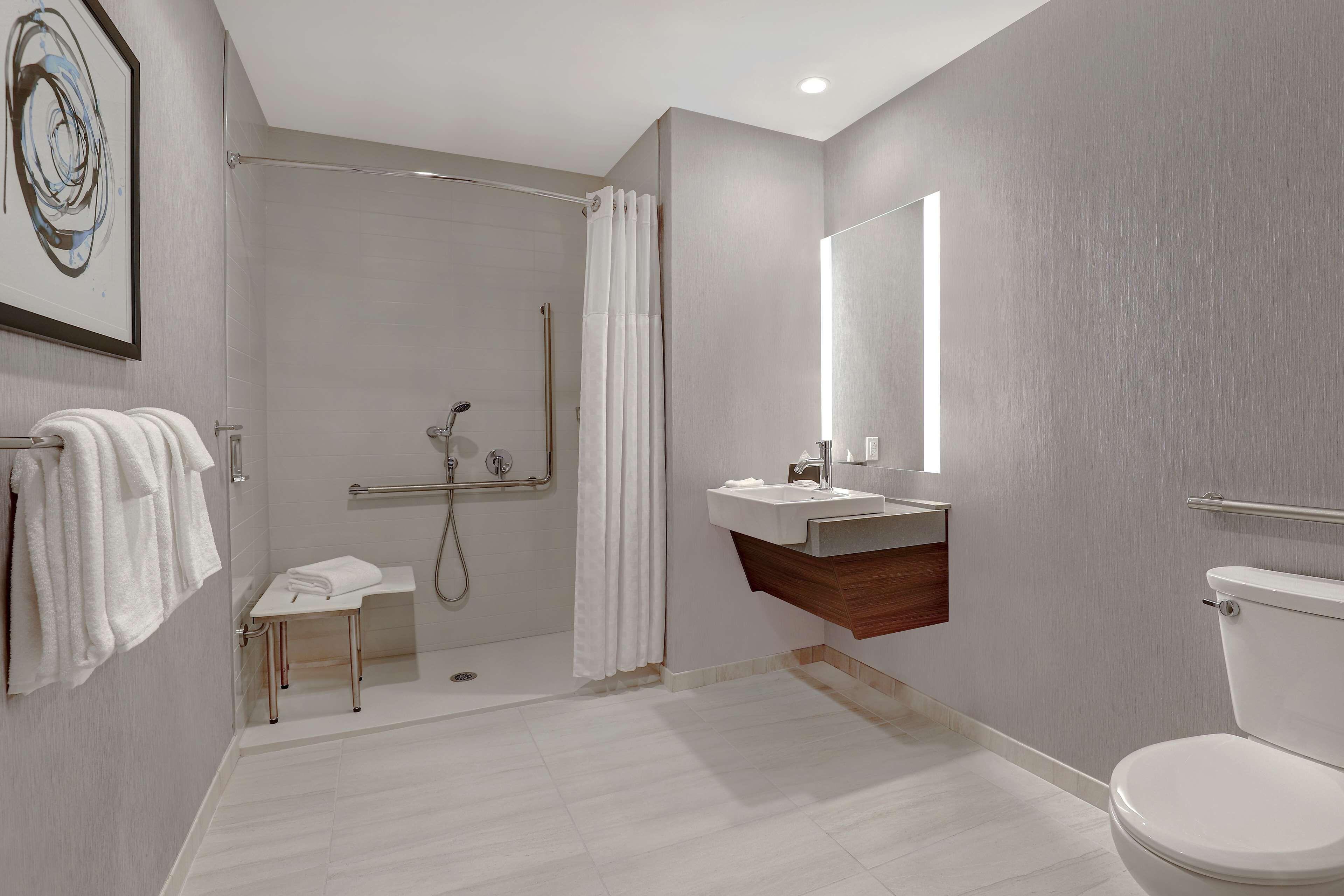 Hyatt Place West Hotel 3*