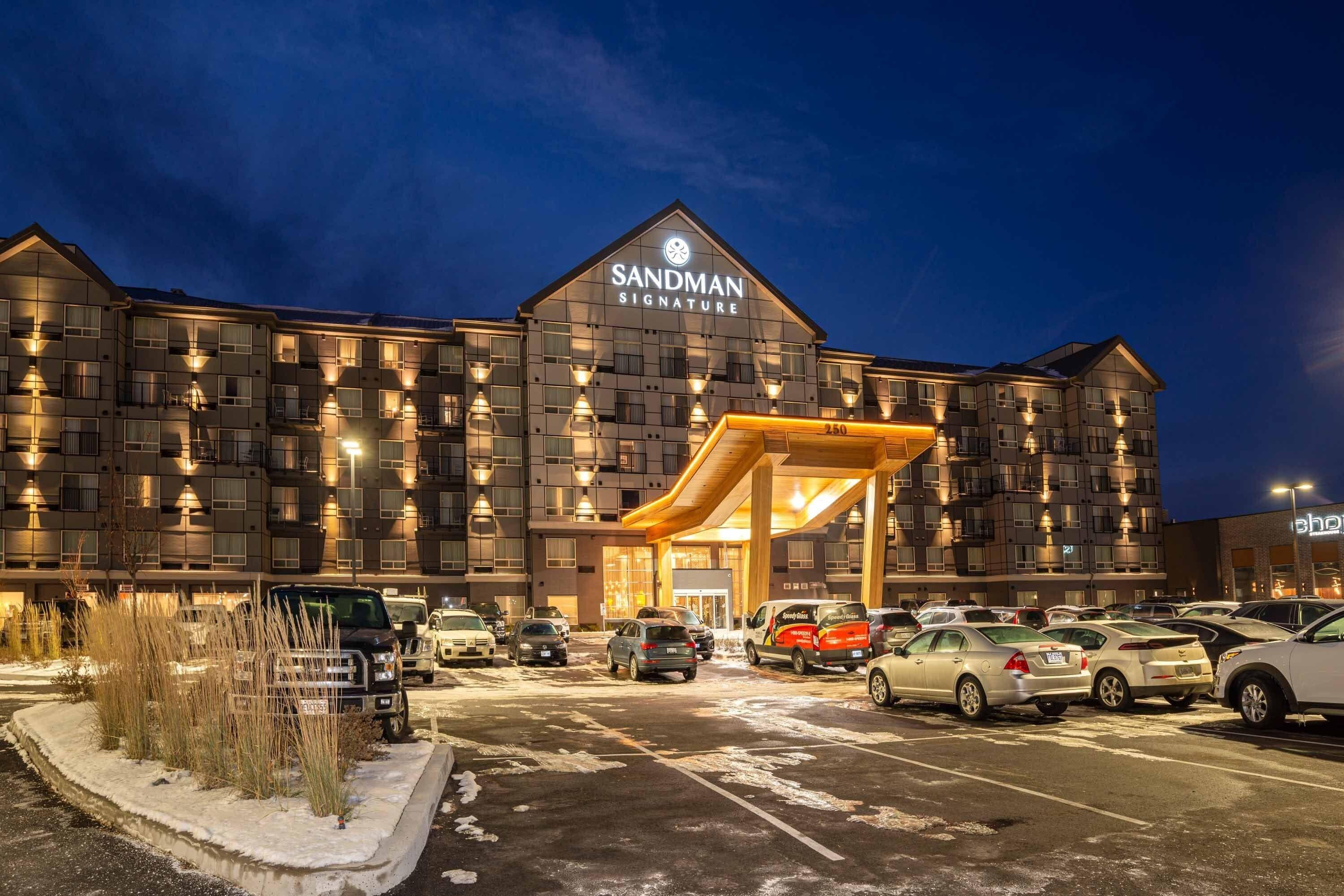 Sandman Signature Airport Hotel 4*