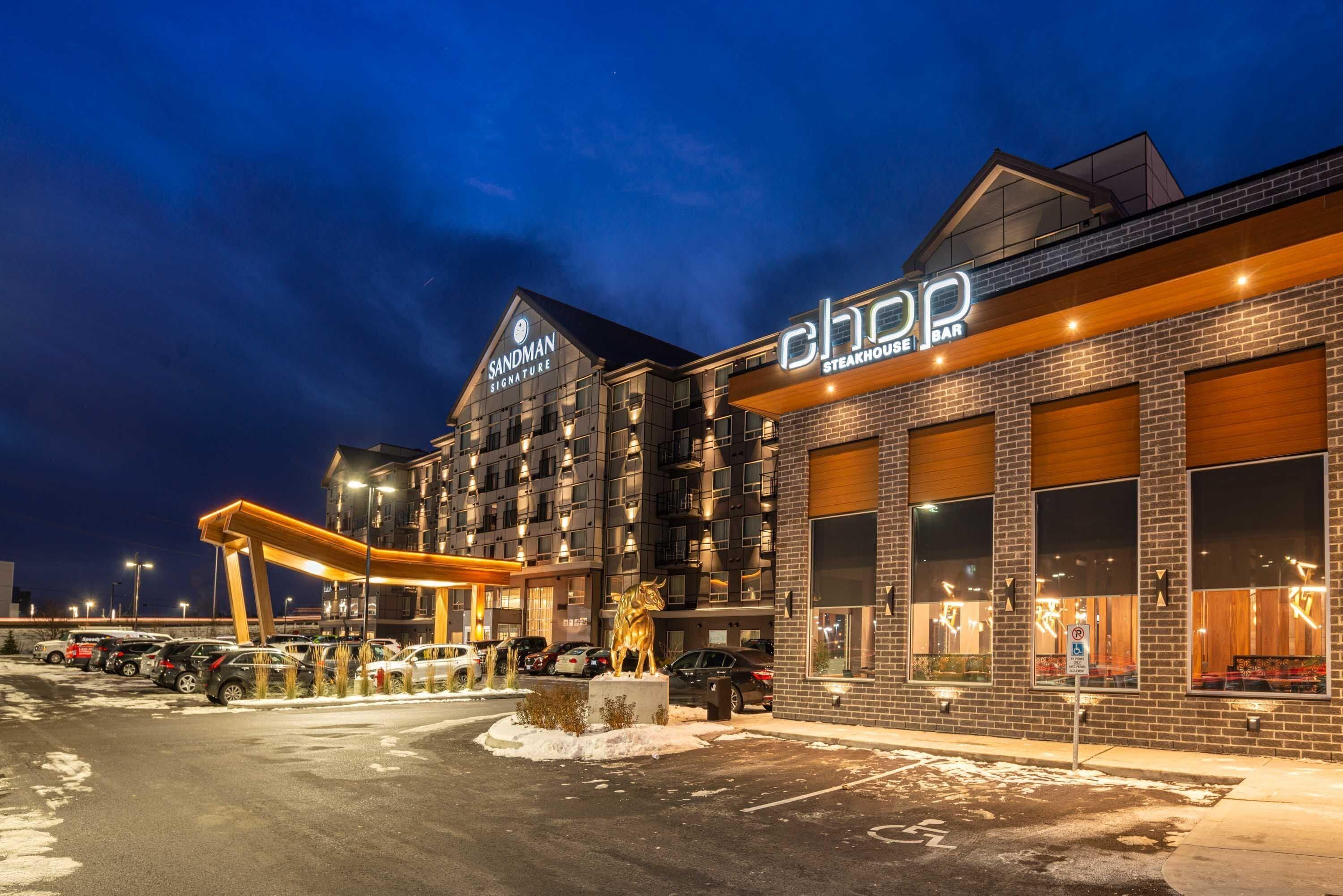 Hotel Sandman Signature Airport 4*